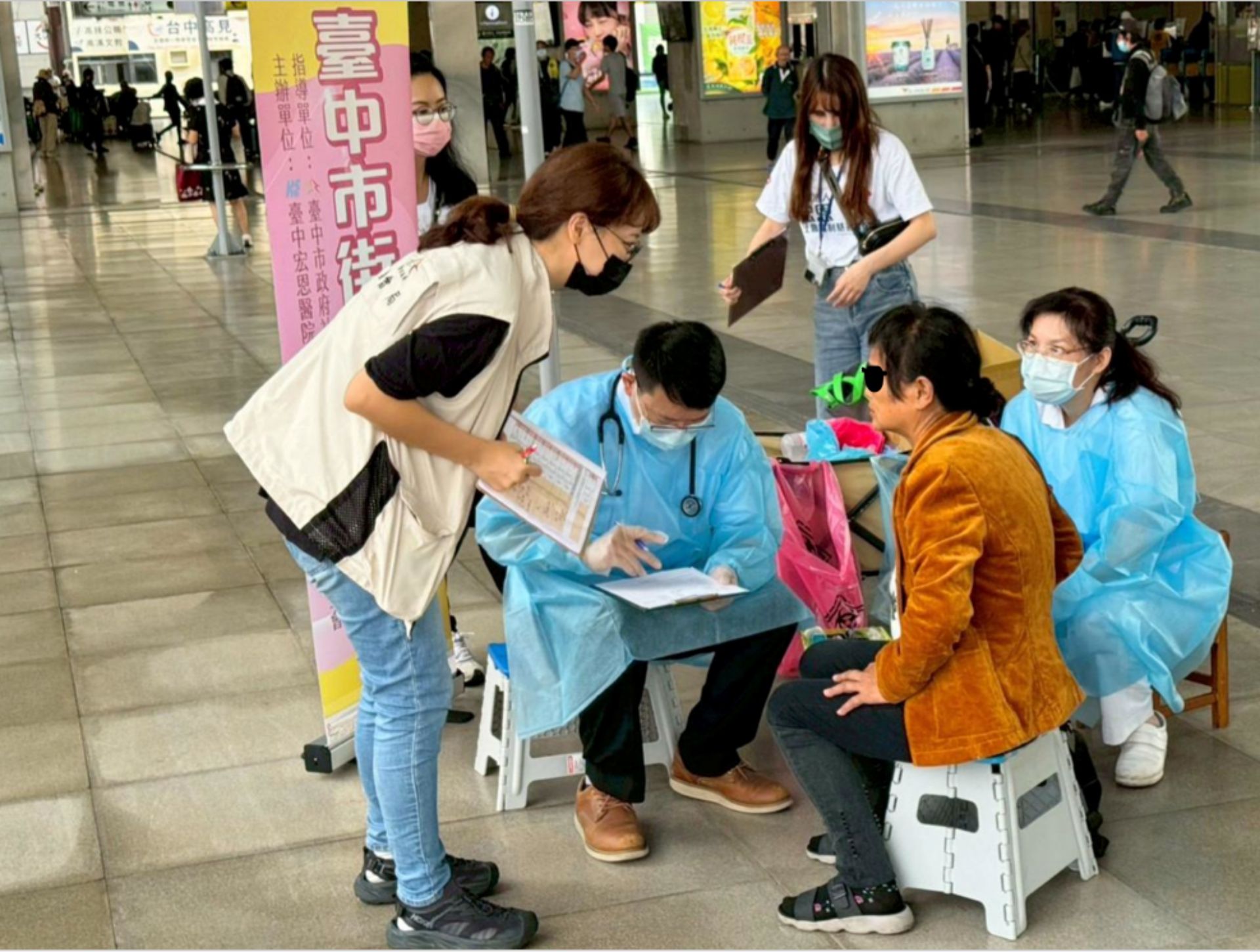 宏恩醫院團隊問診