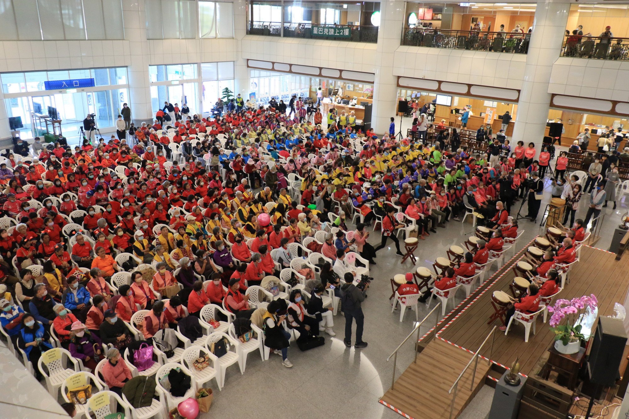 高齡友善失智樂活 台中慈院聚七百長輩迎馬年