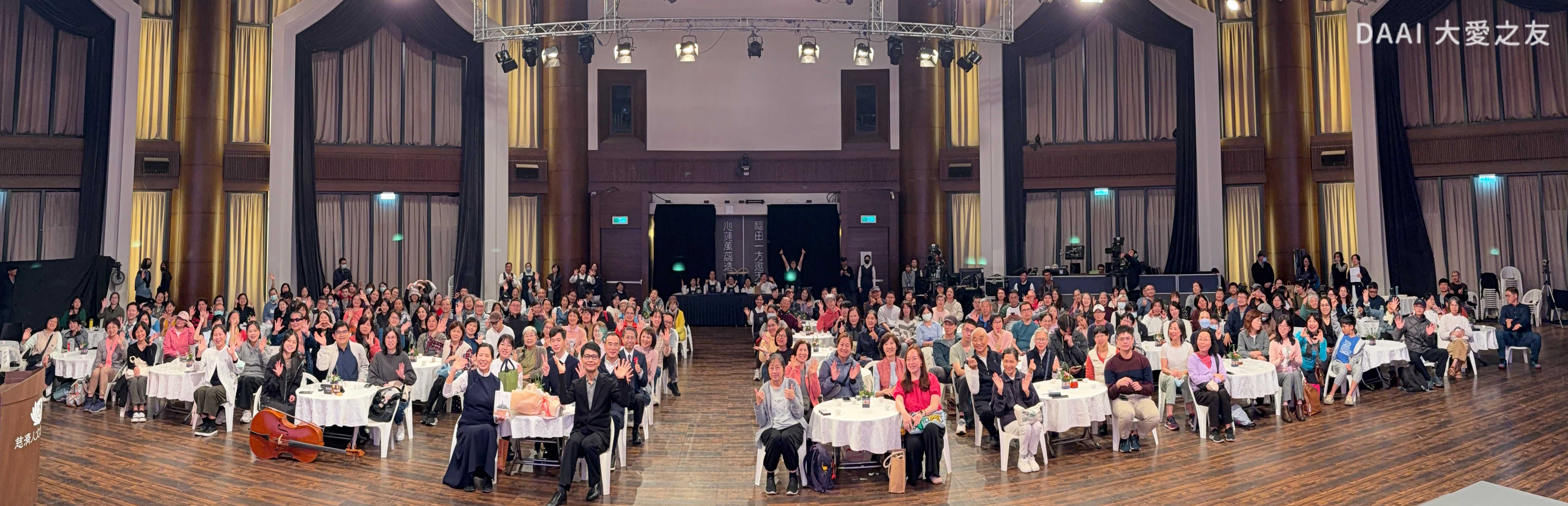 2025關渡人文藝術週侯文詠與觀眾大合照。