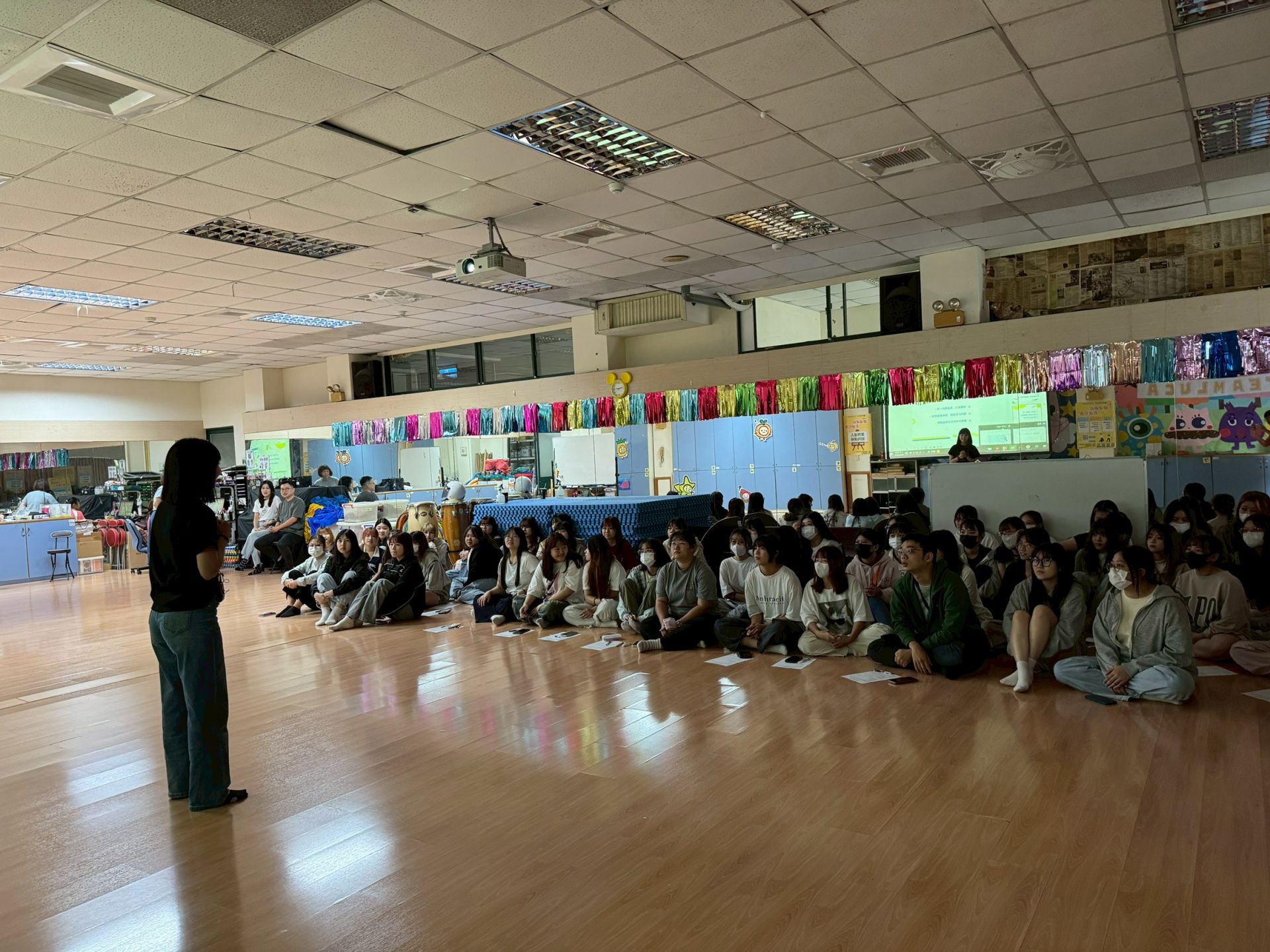 企業代表向同學說明面試眉角