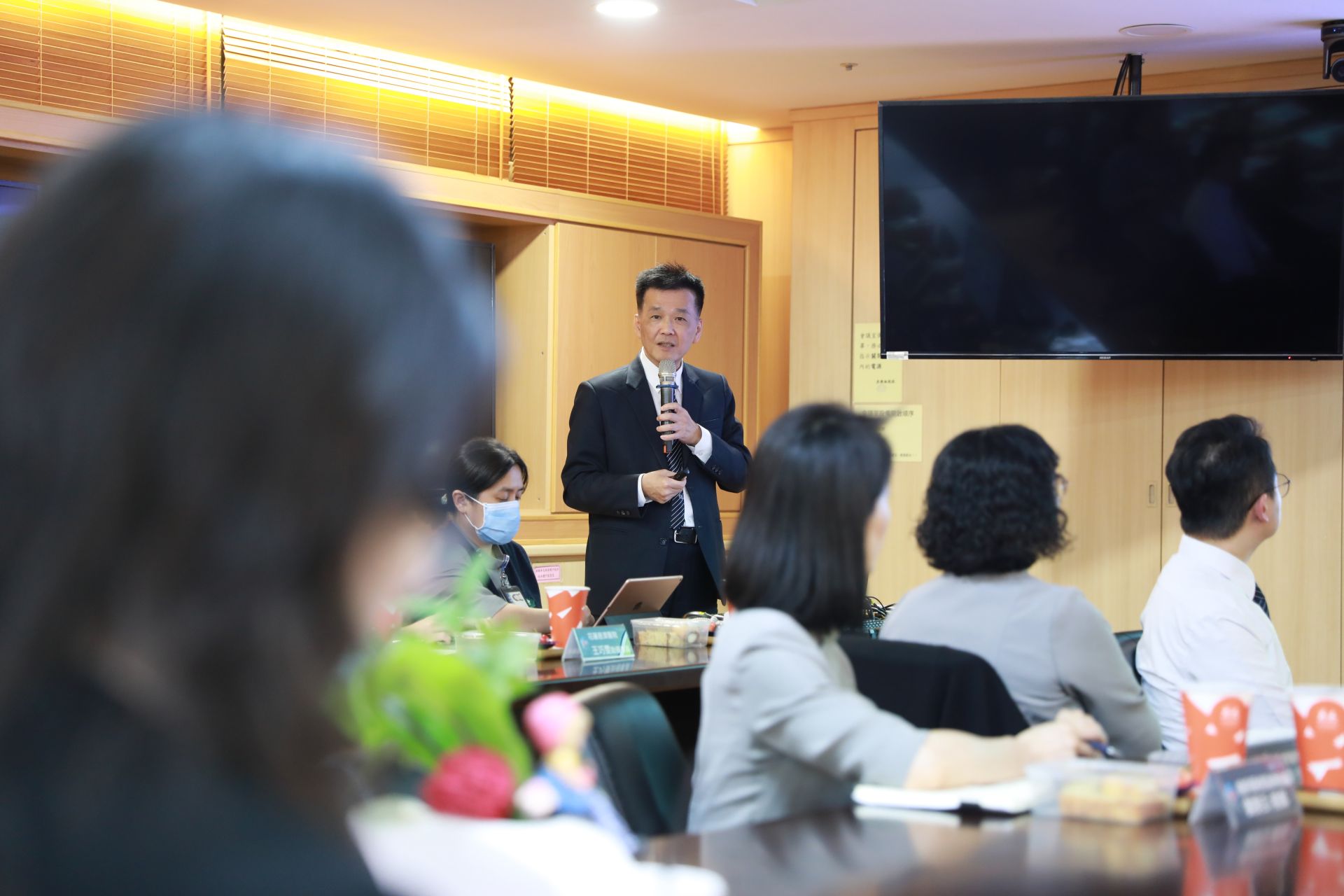 陳星助副院長以詳實的簡報,在東區健保轉型為全人照護整合經驗上,給予在預算、人力、階段性以及資訊等四項建言。