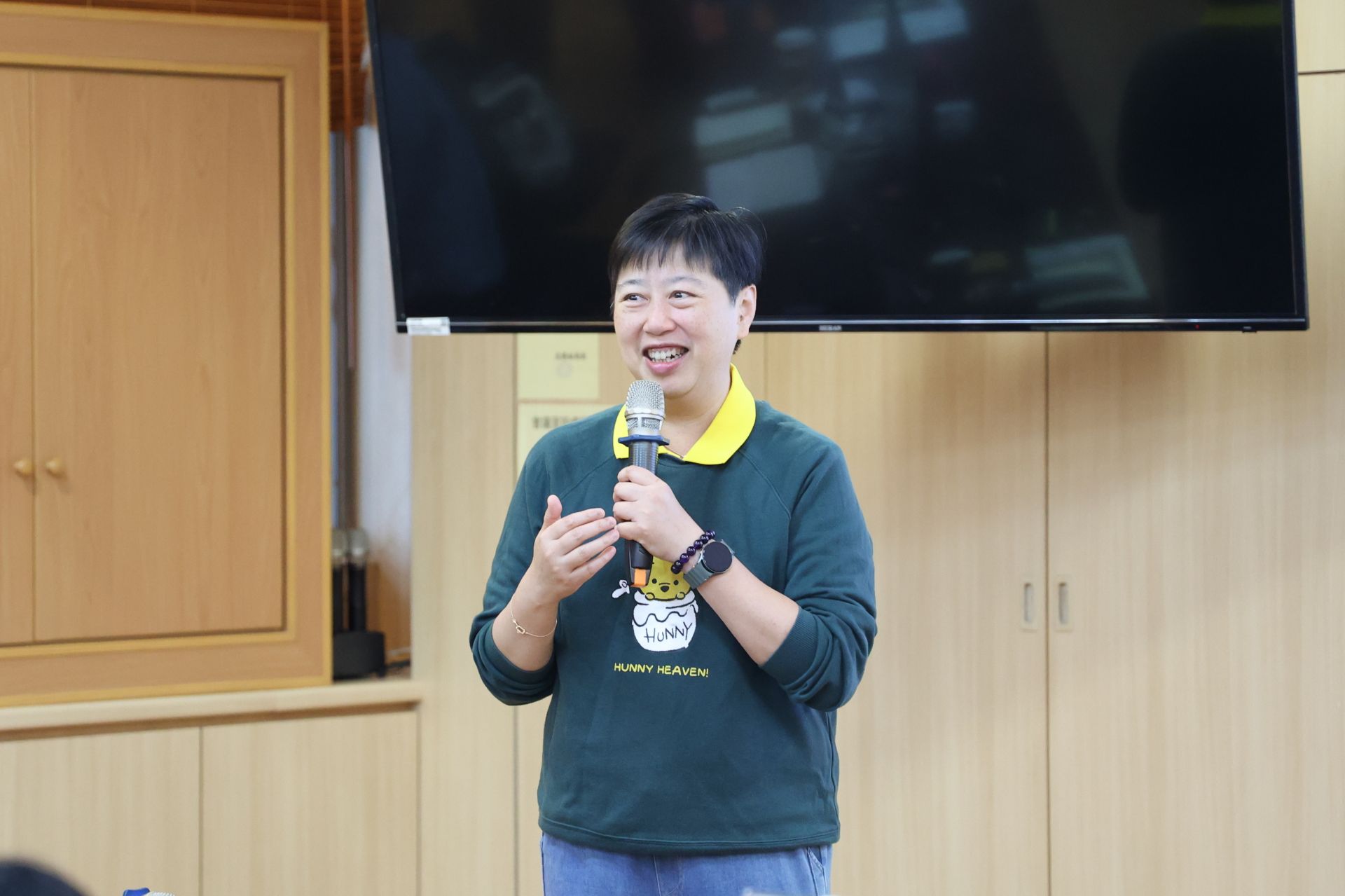 醫事室主任張菁育以自身照顧家人的經驗表示,當醫師與家屬都已盡力,卻仍找不到出口時,若能透過社區中不同的資源連結,往往能為家人找到新的支持。