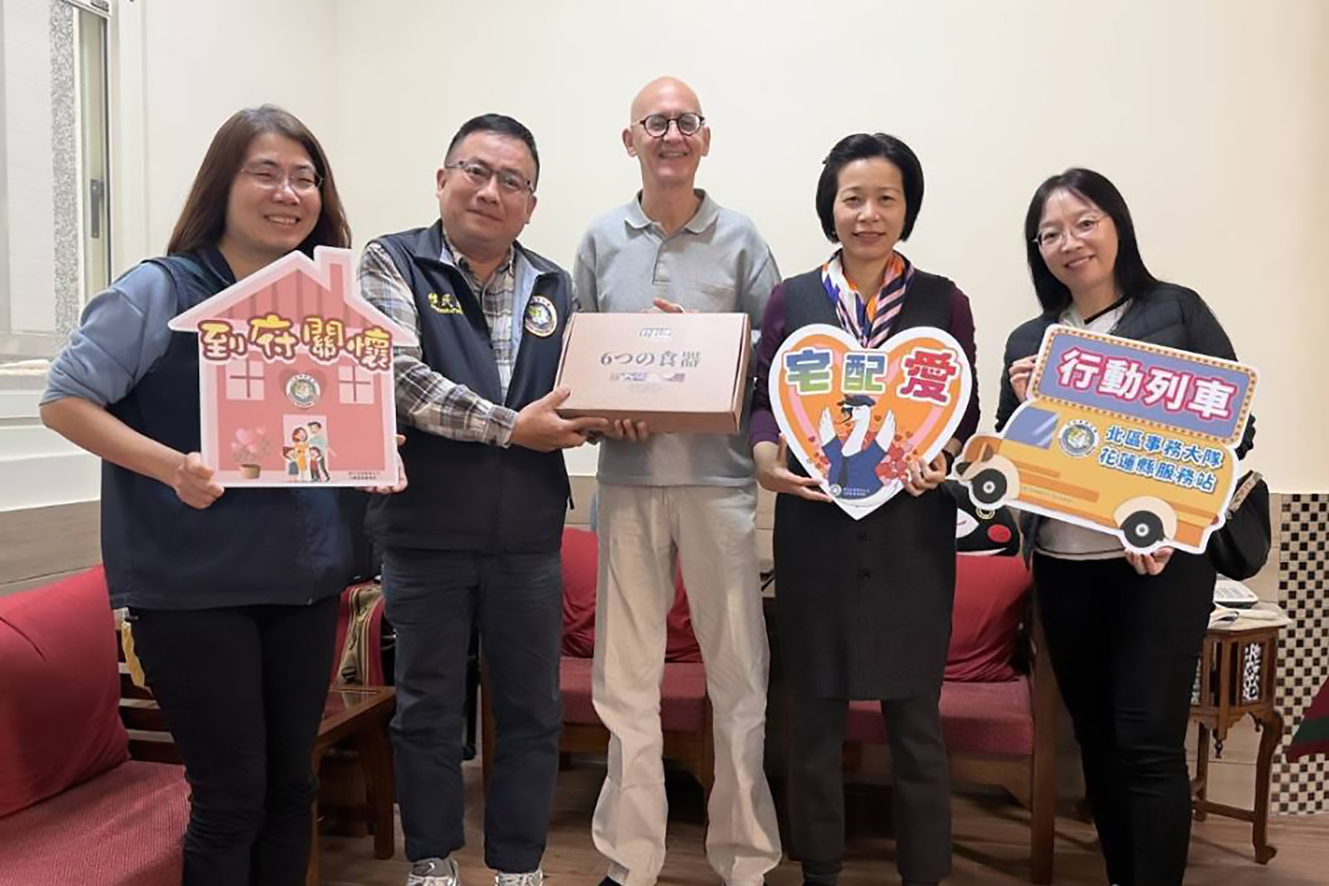 前往光復嫏探視德國籍退休外交官許姓夫妻。