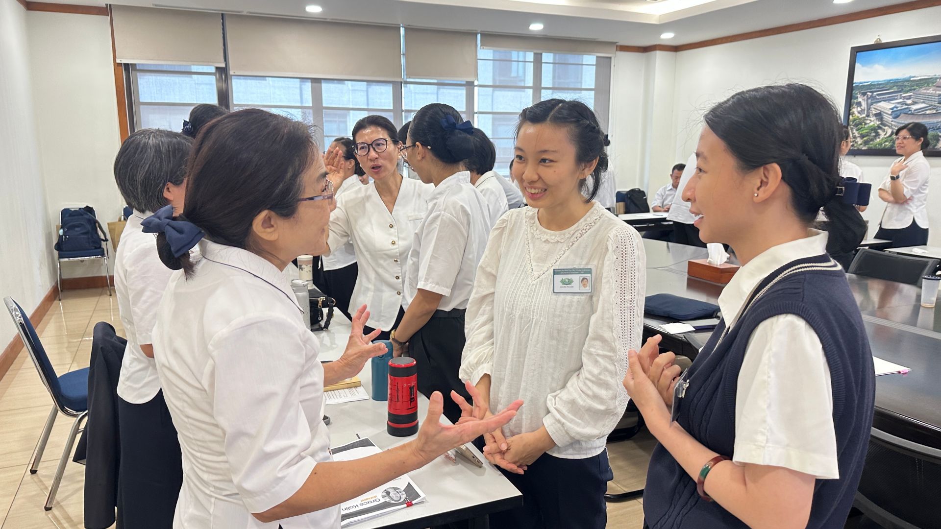 師長與學生分組座談, 了解學生學習動機及研究方向