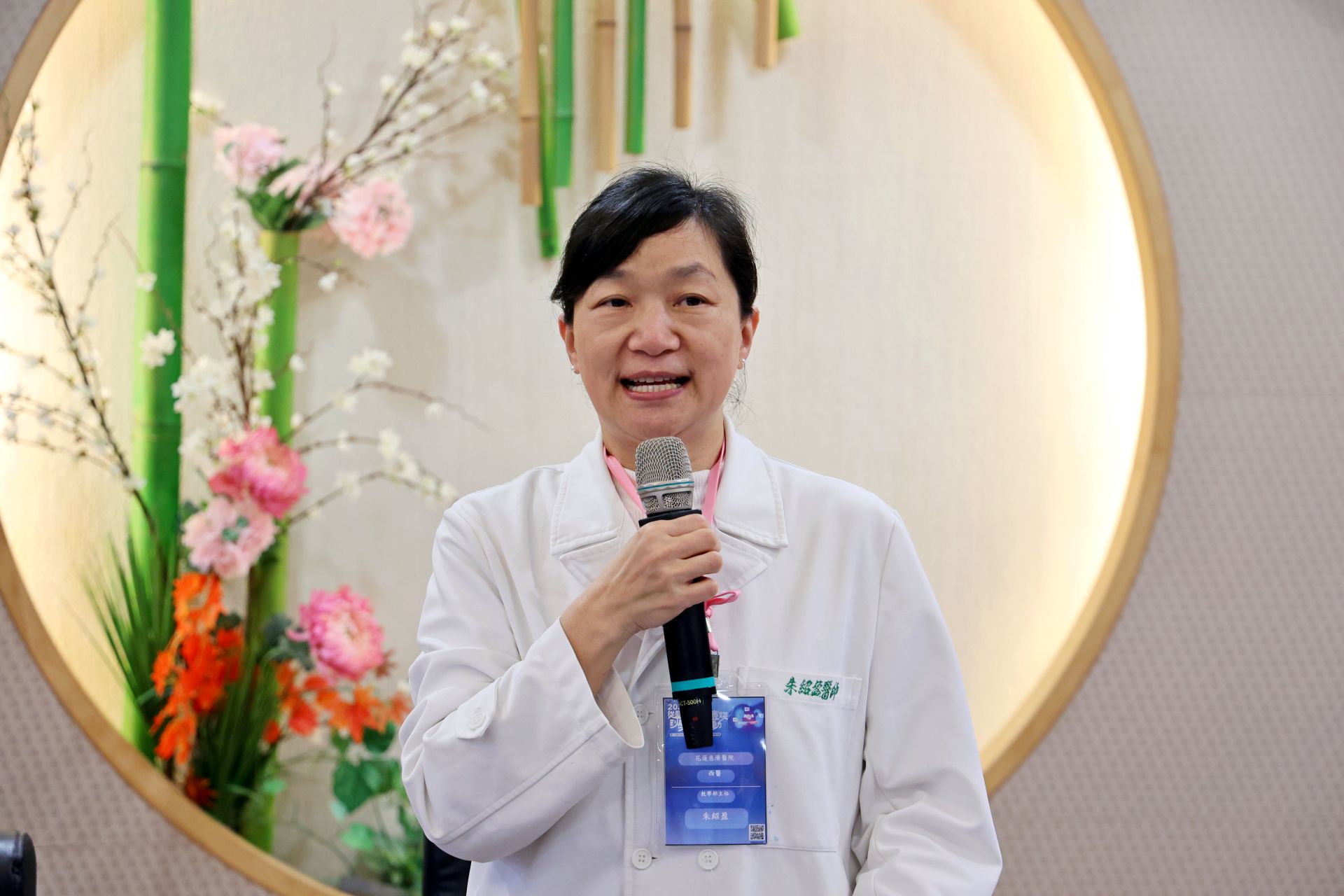 花蓮慈院教學部主任朱紹盈表示,教學本身是一個專業專科,應將教學過程學術化,而非只是模仿老師過去的模式,教學成果也必須回饋至課程設計中,以達成品質改善的目的。