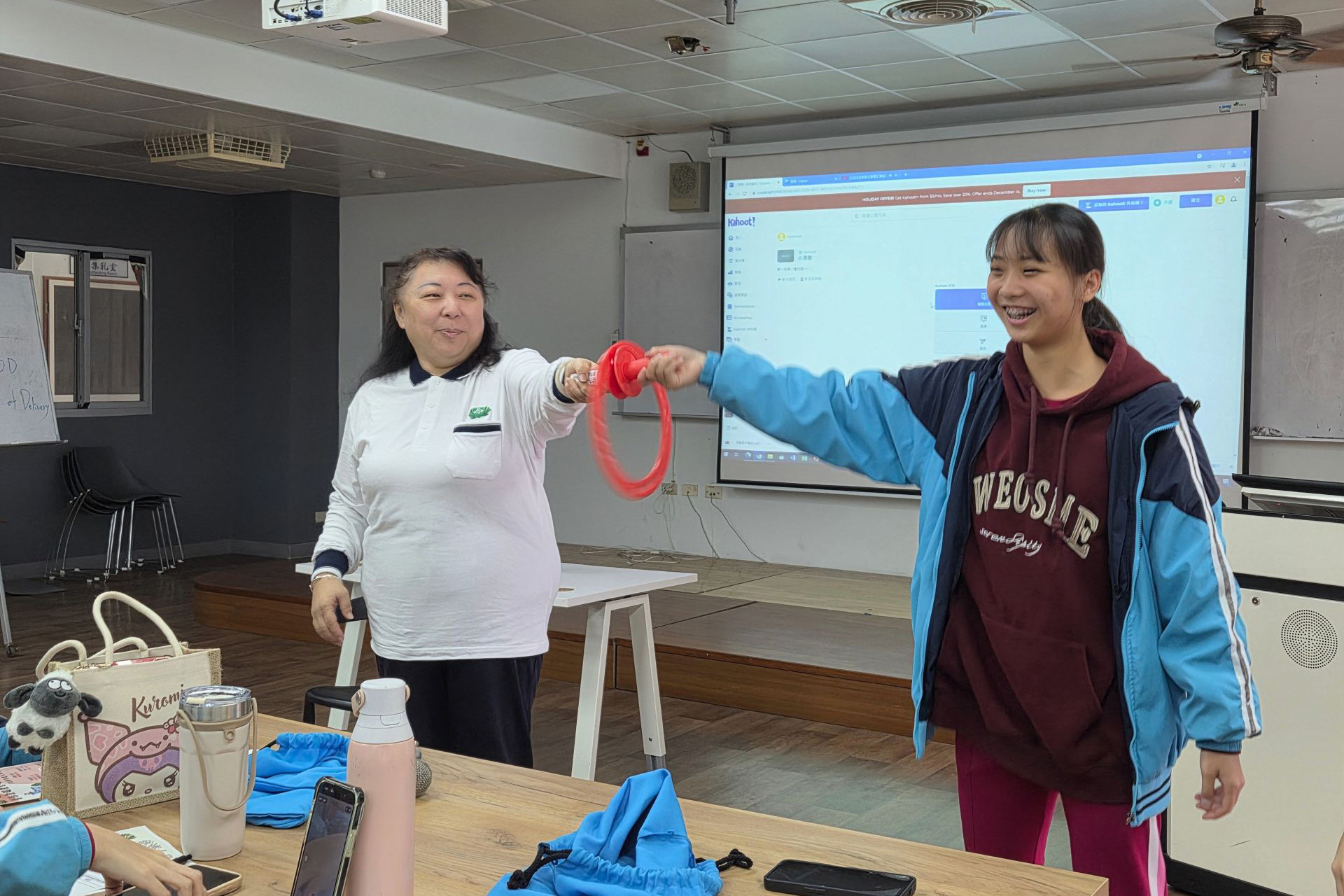 學生實際體驗健康環，從律動中感受健康管理的樂趣