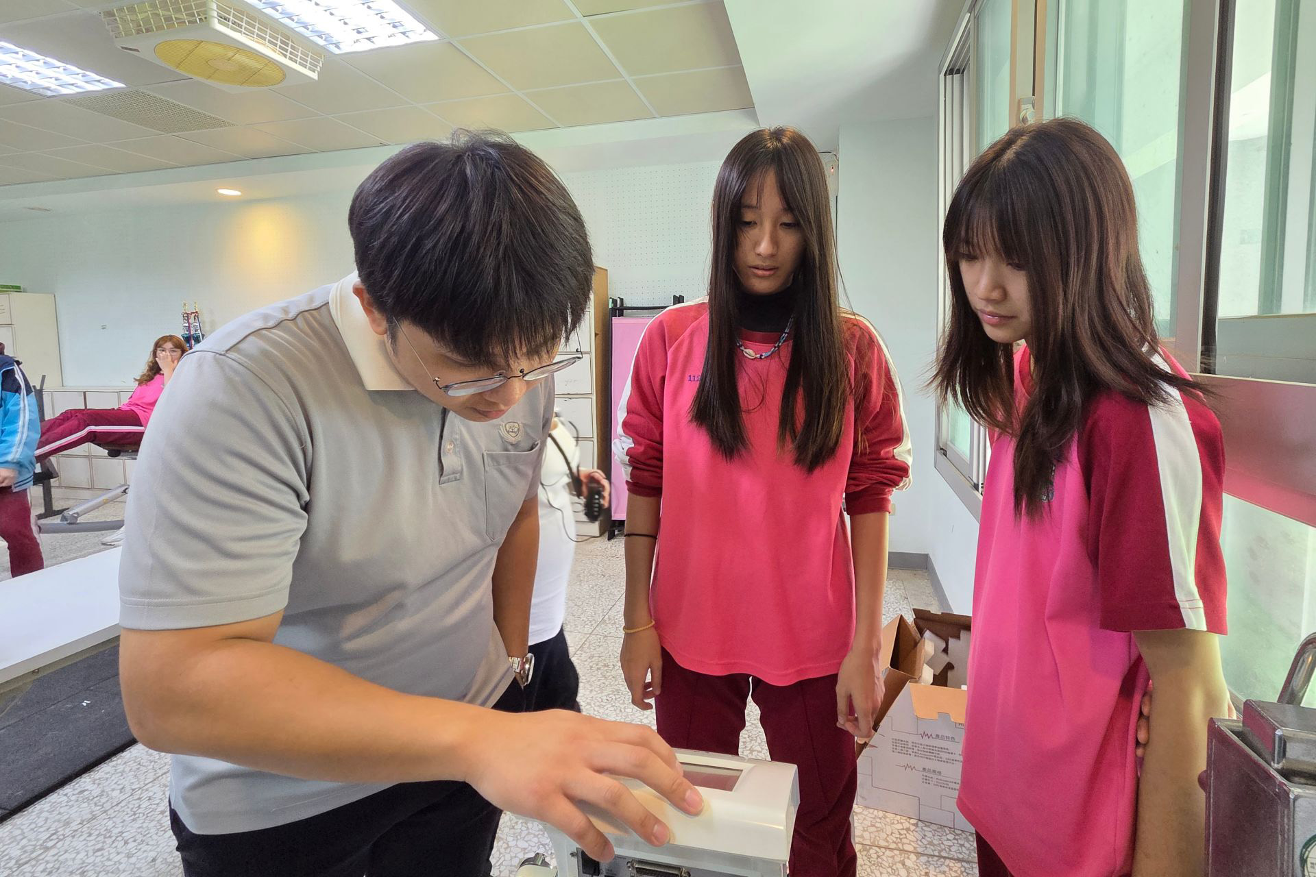 學生進行InBody檢測