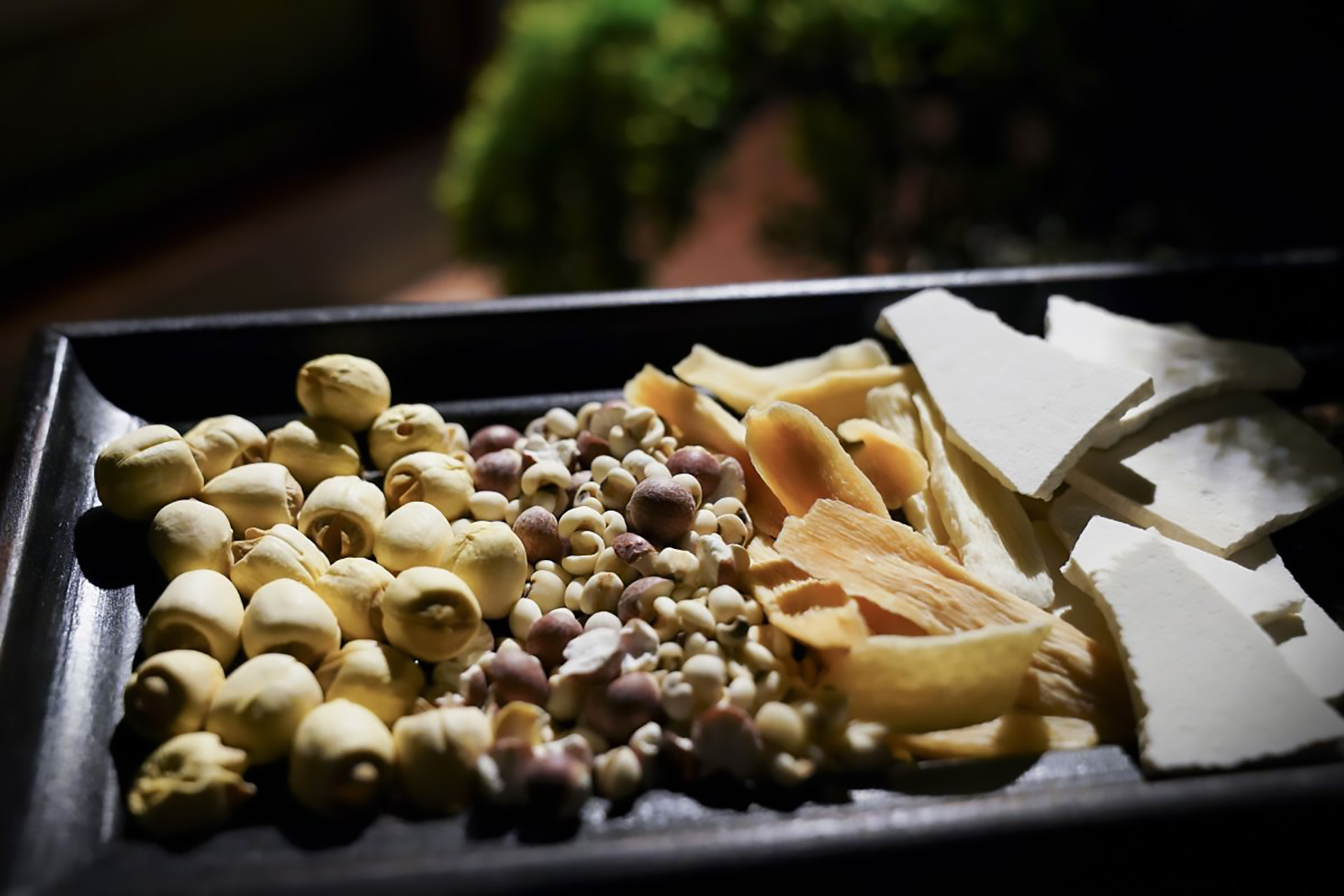 廖振凱醫師呼籲,四神湯以山藥、茯苓、芡實、蓮子燉煮,屬於平補、健脾益氣、調理腸胃的溫和補品,適合多數民眾在冬季飲用。