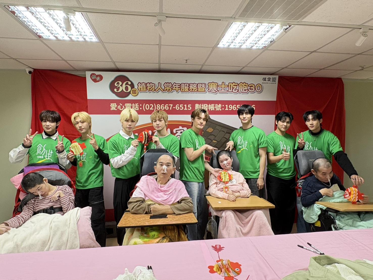 ARKis和院民一起合力製作手作飾品