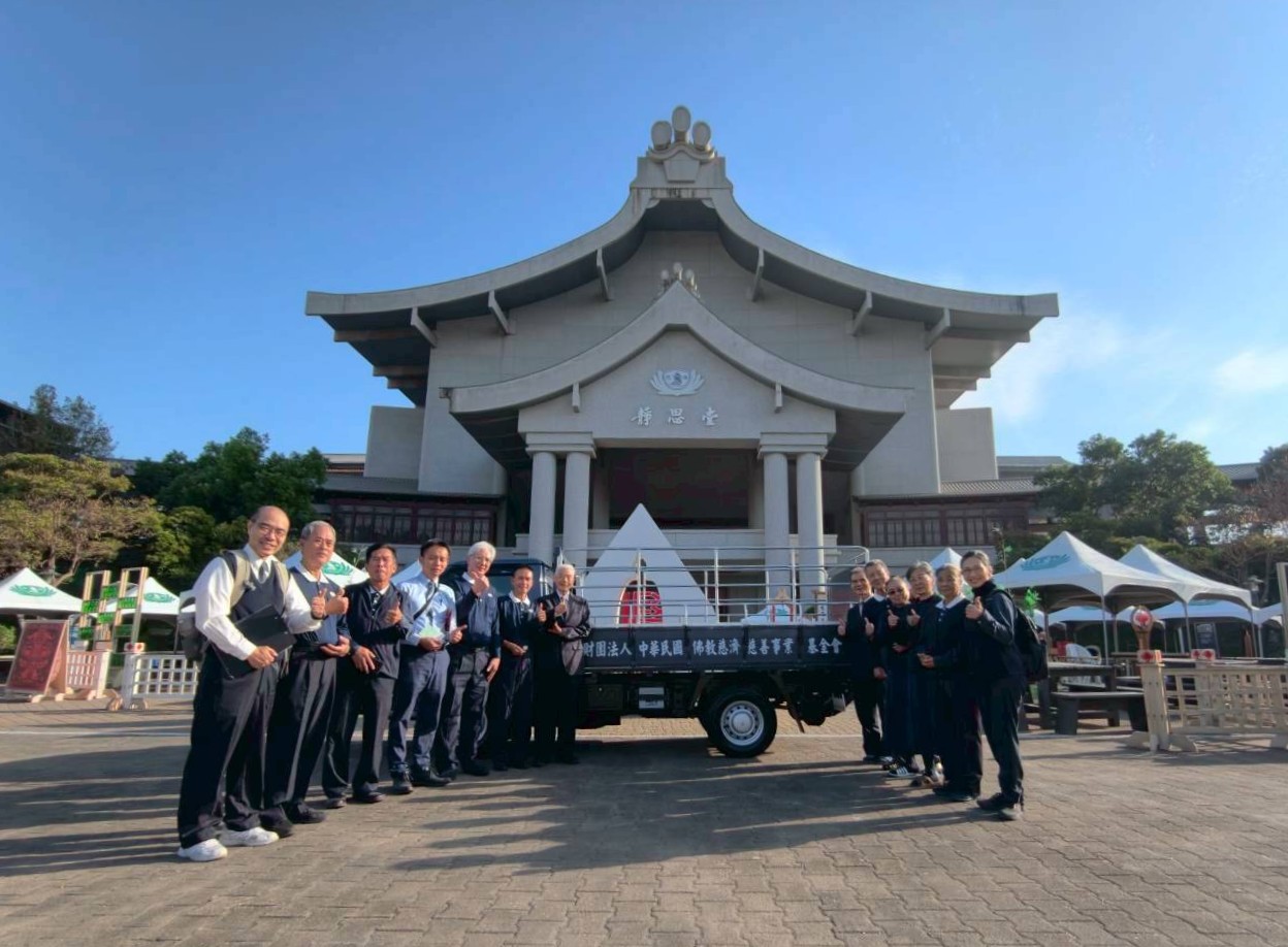 「高雄中區：五區整合的行動力。」高雄中區涵蓋新興、三民、苓雅、前金、鹽埕五區。專車到位後，團隊可隨時出車，讓個案服務更即時、更貼心。