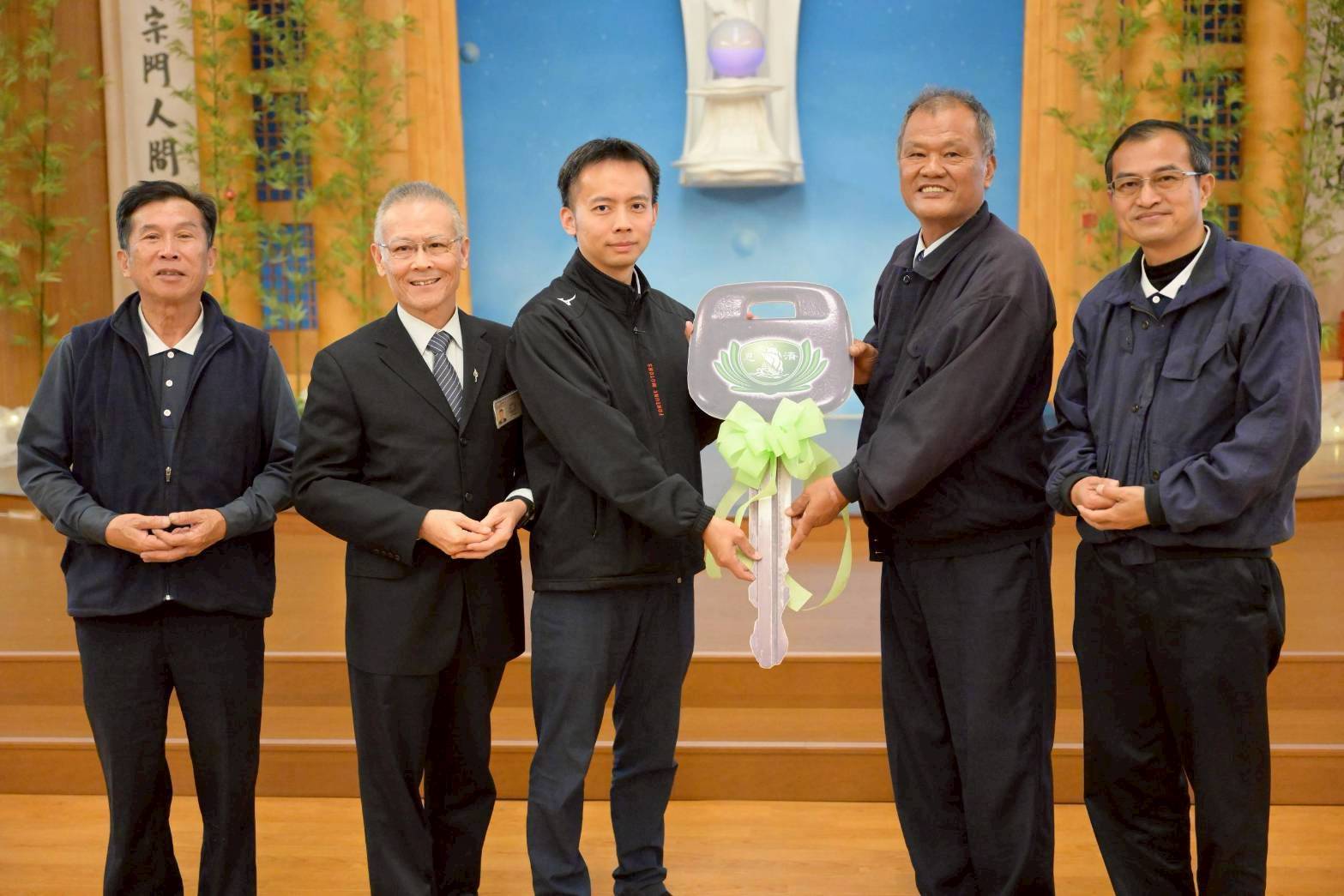 慈濟首支正式成軍的「輔具專車車隊」，象徵服務邁入專業化與系統化的新里程碑。