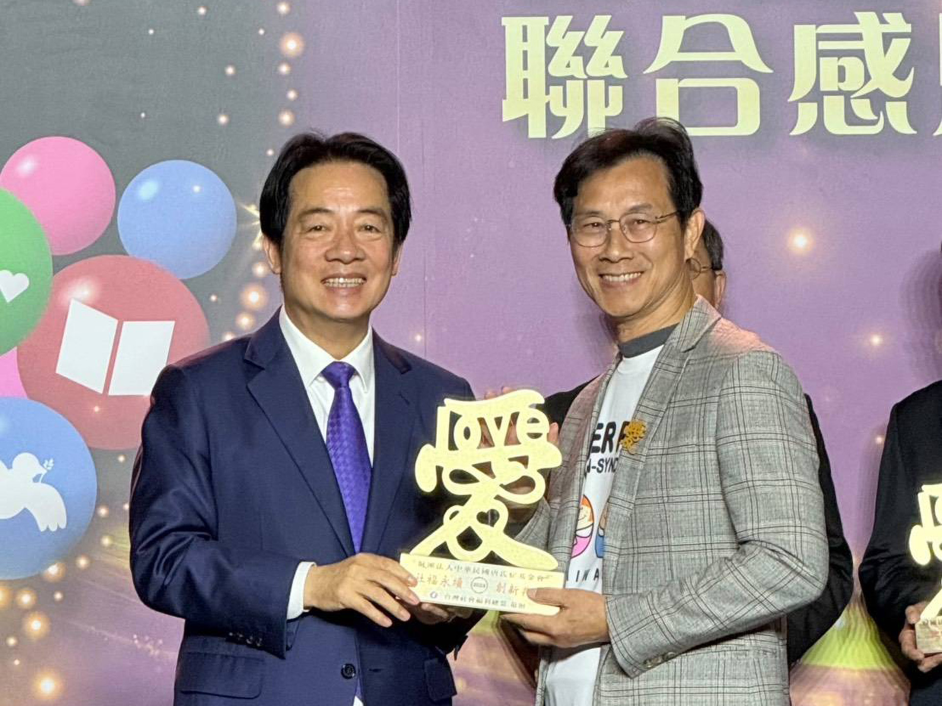 唐氏症基金會董事長林正俠獲頒「社福永續創新示範單位」總統表揚。