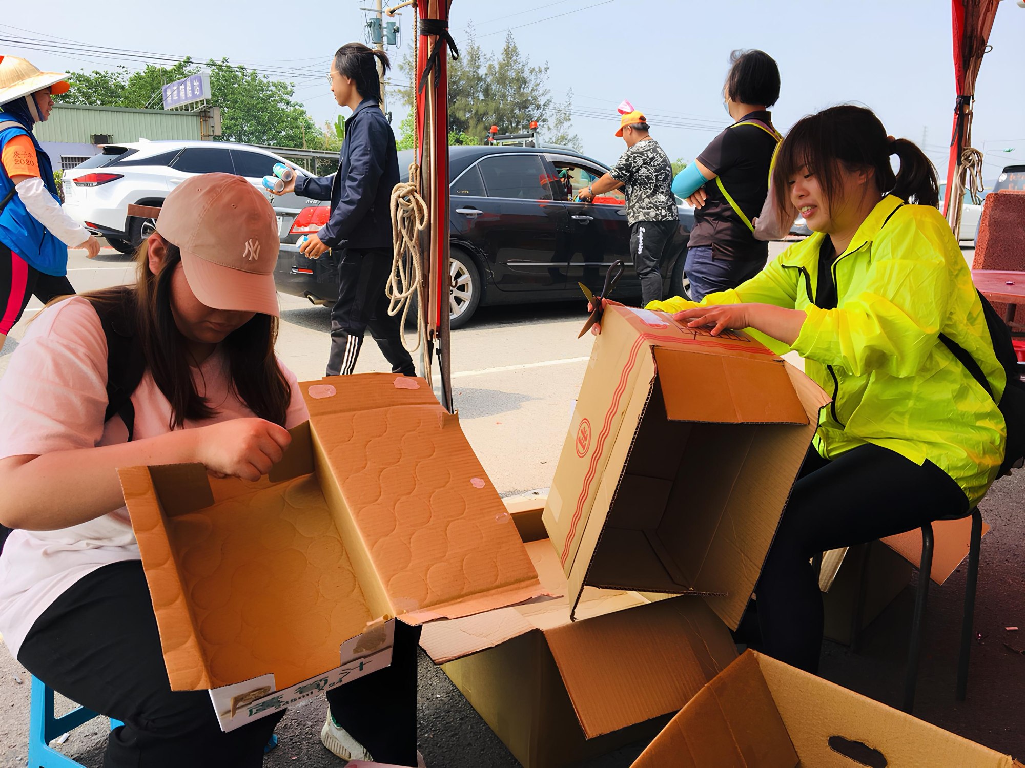 徐婕妤帶領青少年參與白沙屯活動，將生活場景轉化為低壓力的輔導契機