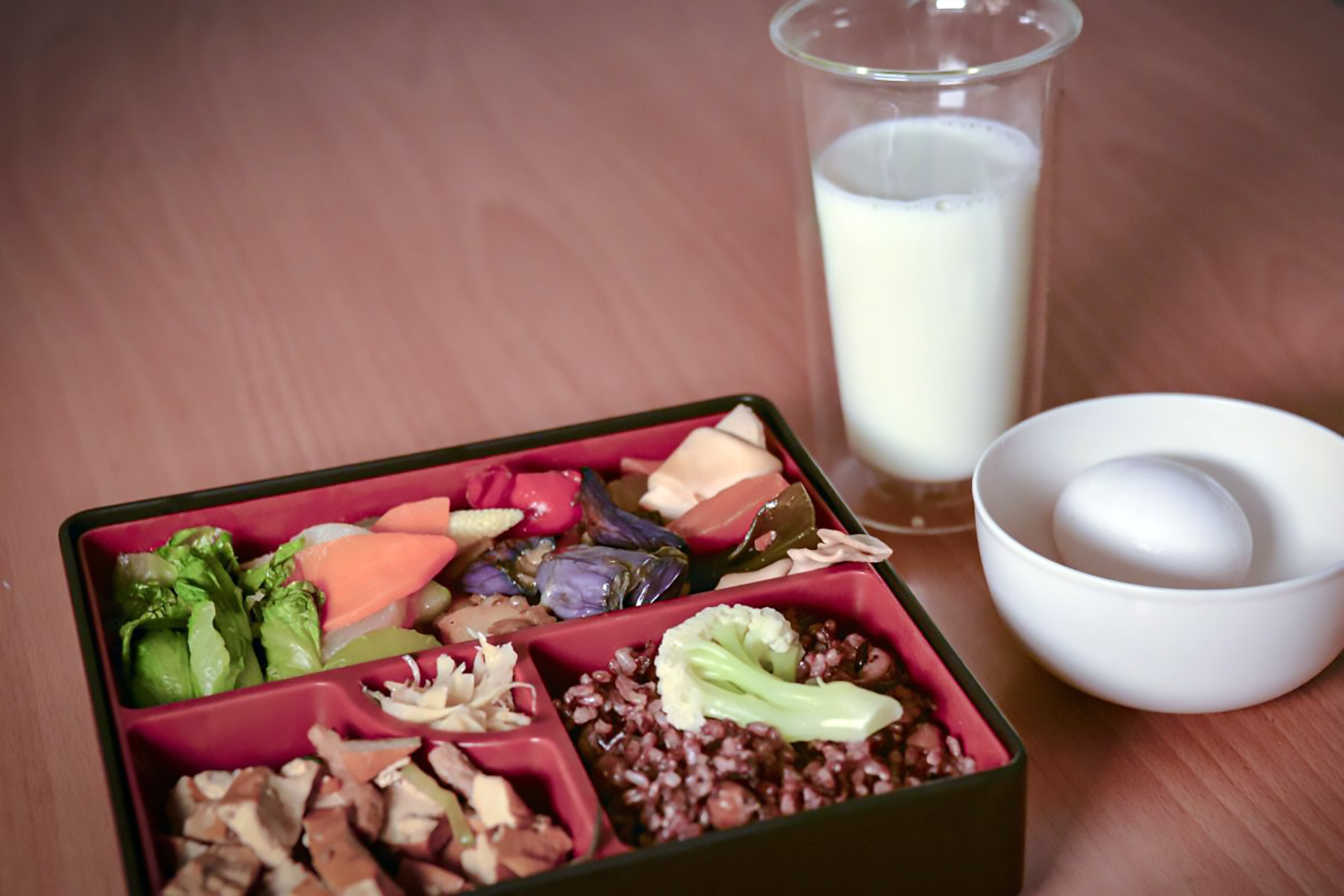 維生素營養攝取均衡很重要，奶蛋素食者每日可以透過1-2杯牛奶及一顆雞蛋達到每日攝取量，而全素食者或年長者或孕/哺乳婦者的攝取以補充劑為較理想的來源。