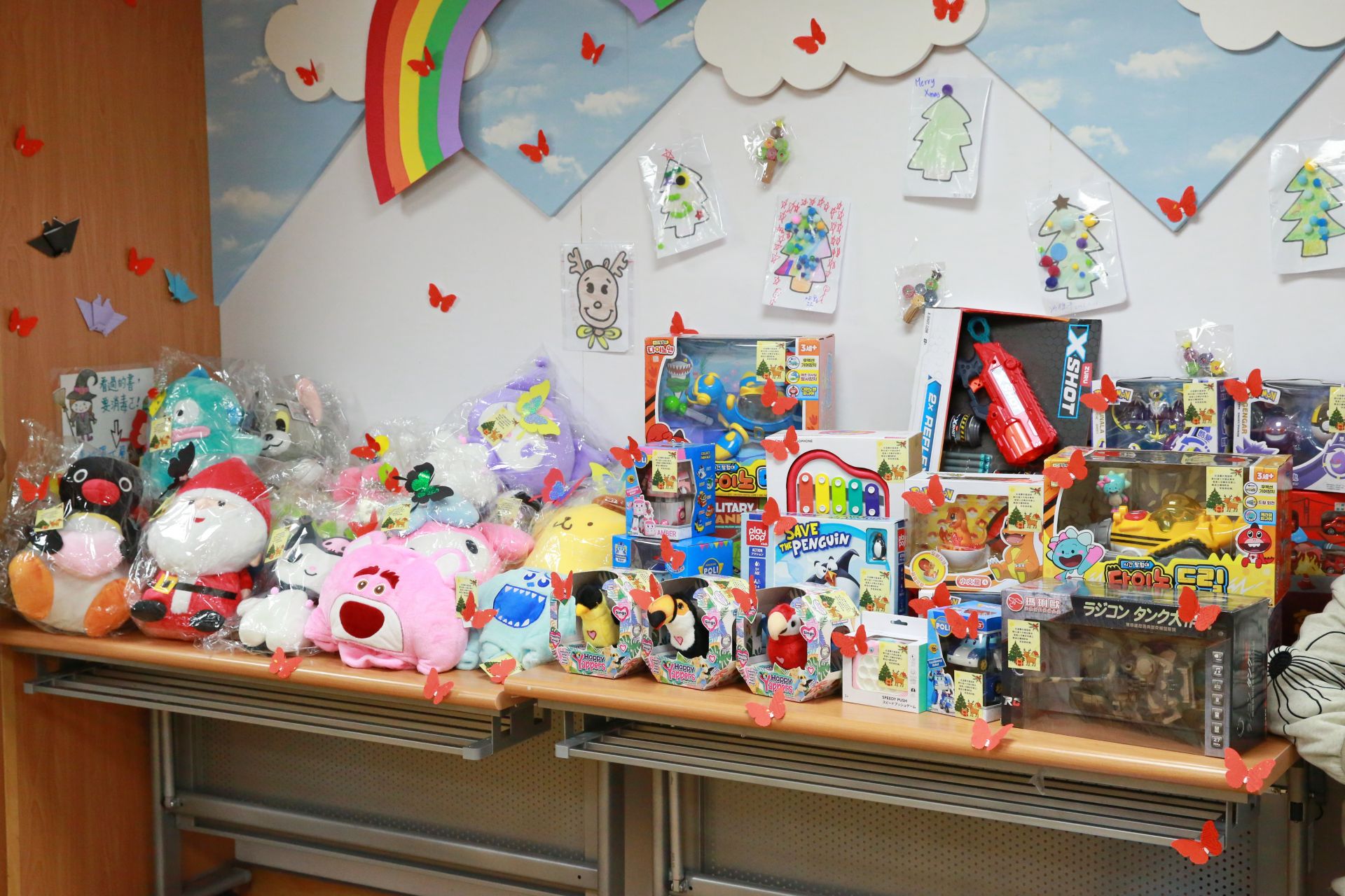 宋明哲表示，這項耶誕送愛行動已邁入第四年，團隊在挑選禮物時，也特別依病童年齡層與性別比例了解孩子喜好，希望讓孩子收到禮物時，感受到被尊重與被用心對待。