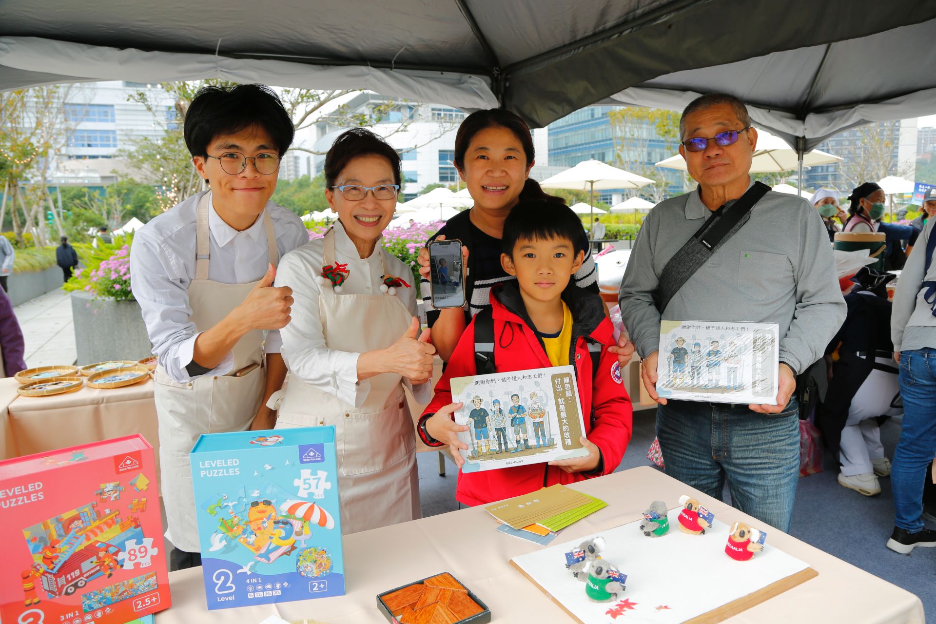 拼圖上那句「付出，就是最大的收穫」的靜思語，對九歲的吳Ｏ恩而言，不再只是文字，而是透過親身實踐後，深植於心的體會。