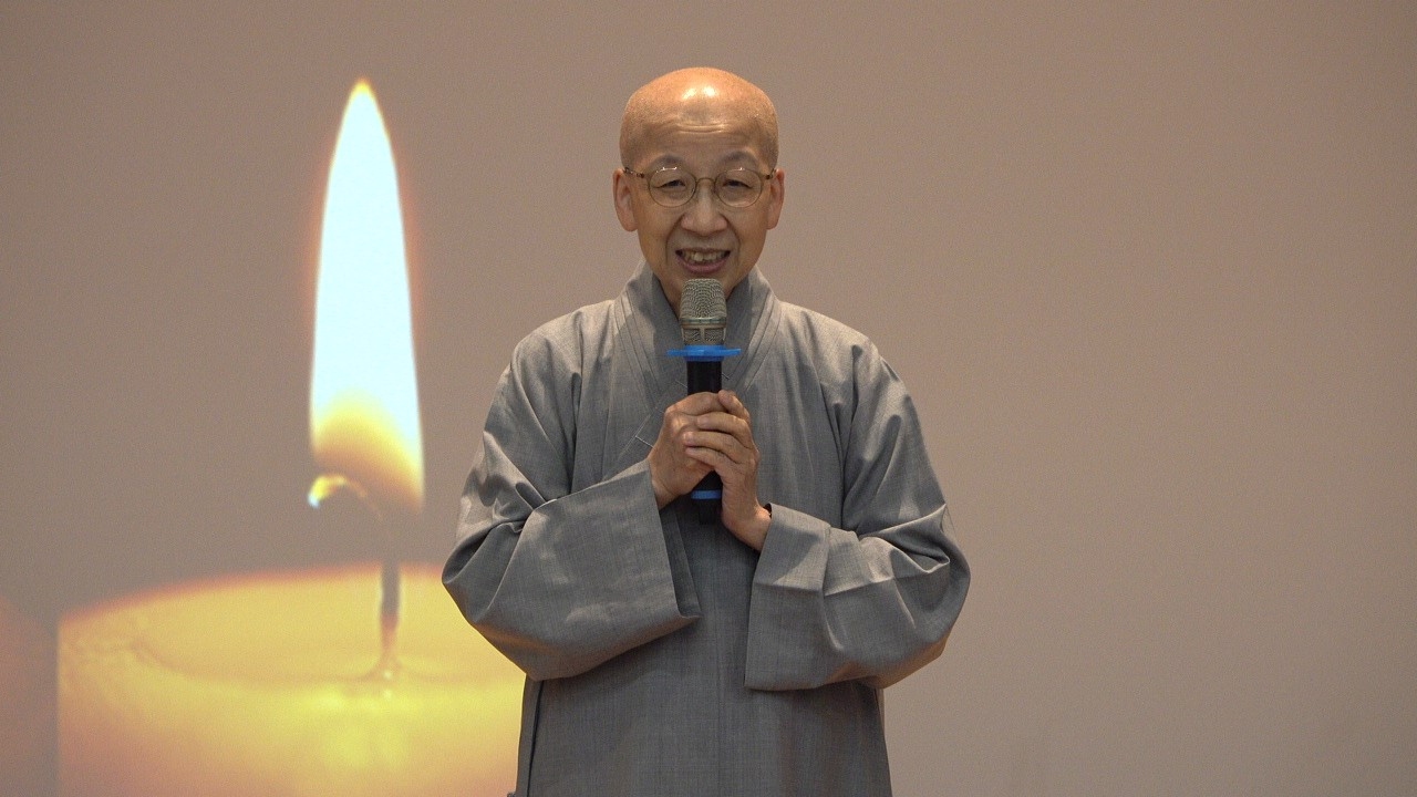 德昕師父以真實故事分享善念的力量，勉勵大家珍惜當下、涵養品格，讓虔誠與感恩成為照亮人生道路的明燈。