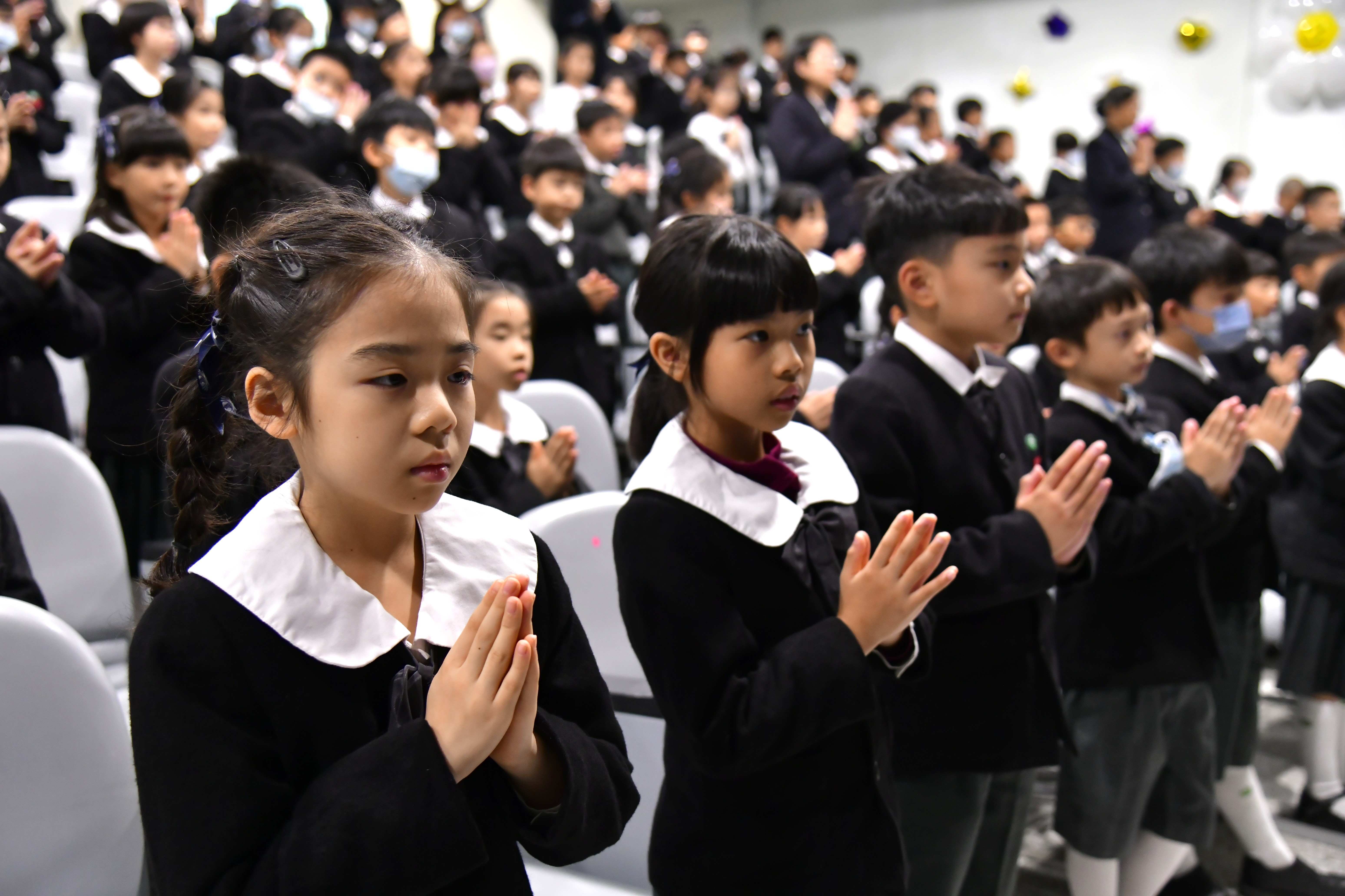 師生一起迎接2026年的到來，並為家人、社會與天下眾生虔誠祈福。