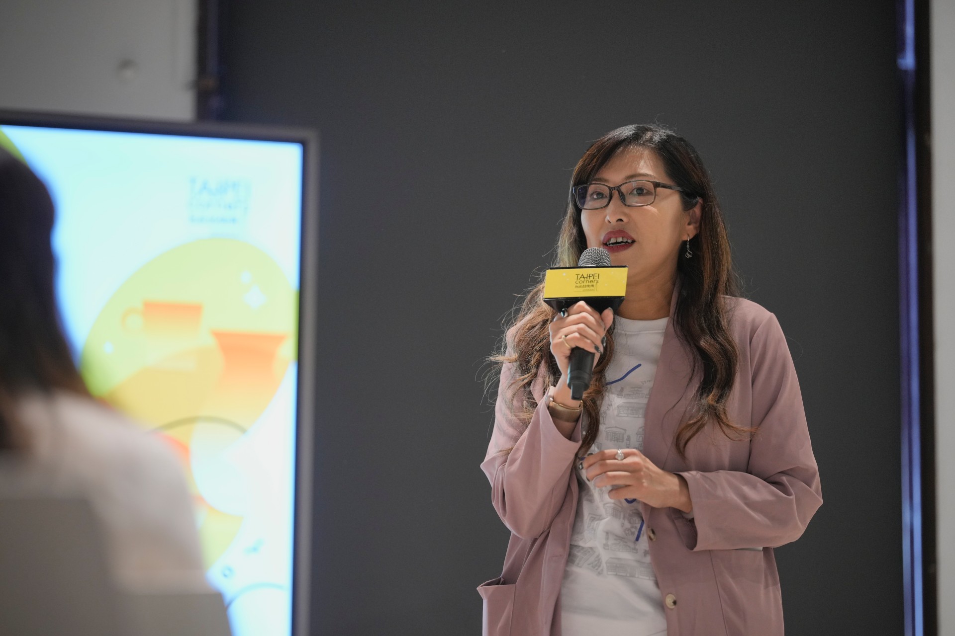 松山文創園區趙釧玲總監上台與品牌致意