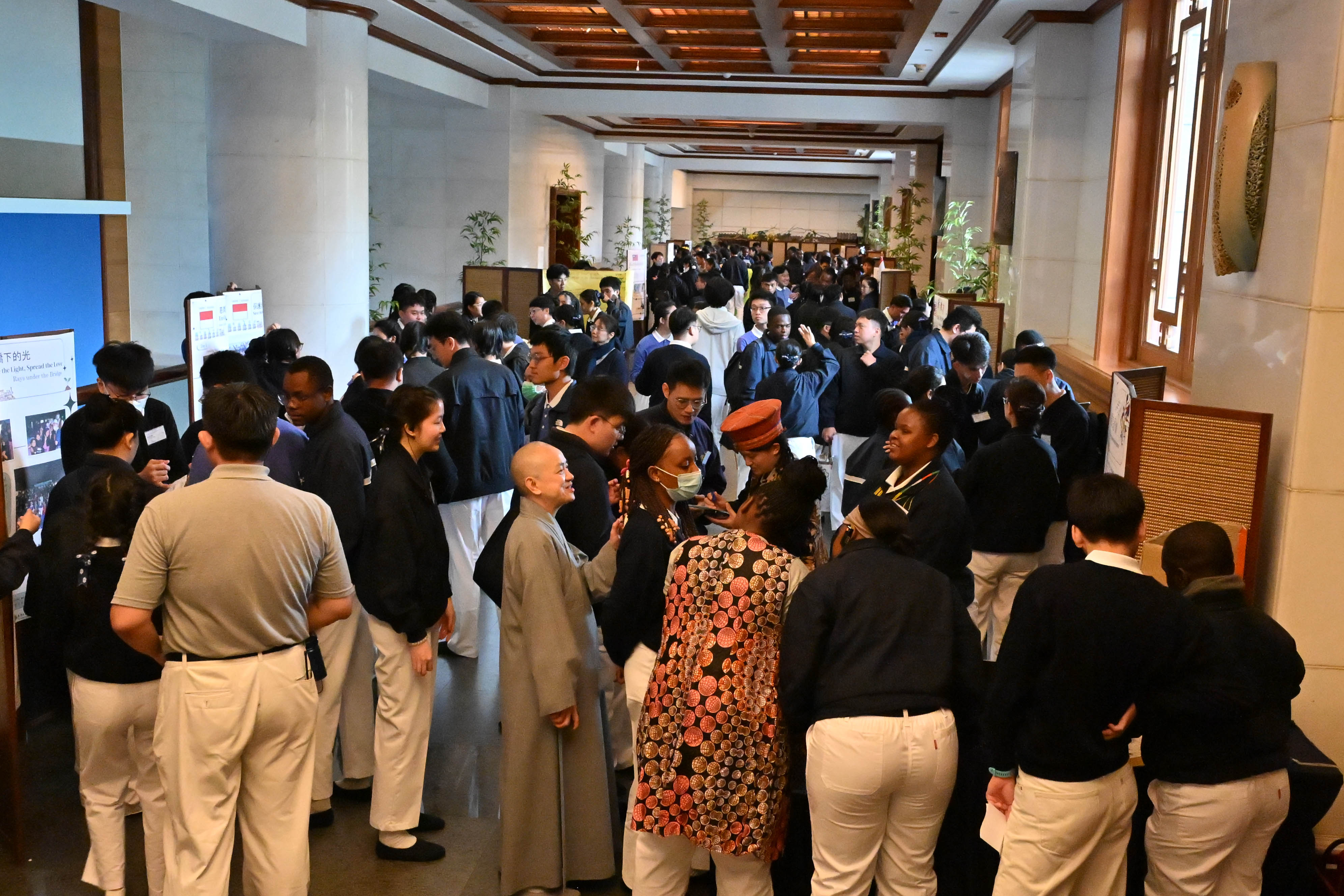 各國慈青在花蓮靜思堂體驗青年公益市集