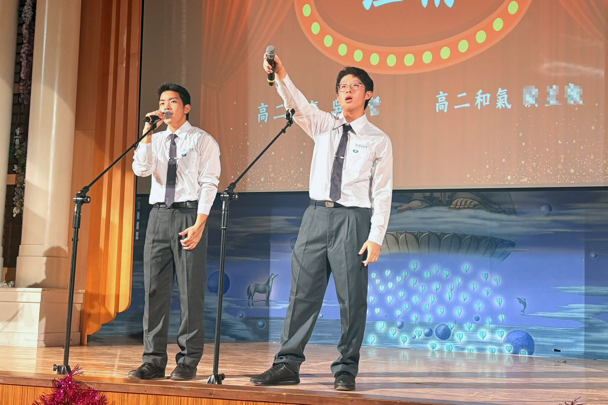 學生會會長和副會長一曲合唱，為活動增加不少氣氛。