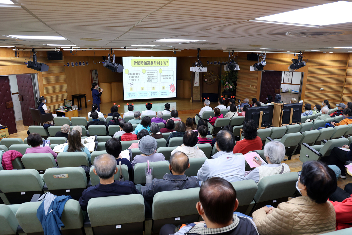 花蓮慈院為守護花東地區病人健康，邀集超過50位病友與家屬齊聚一堂認識醫療新知，彼此扶持增強面對疾病的信心。