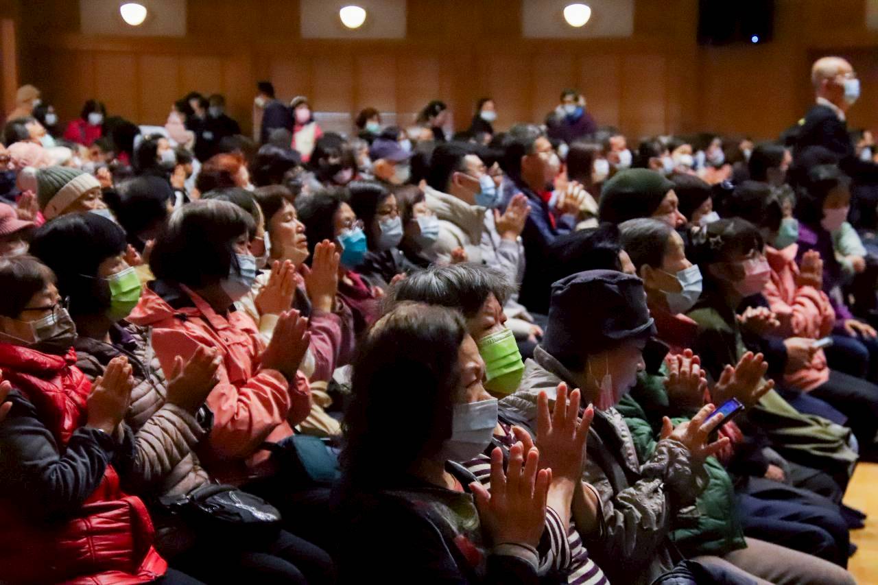 善念無分年齡,大家齊聚一心,為自己種下祝福,也為天下眾生祈願平安。