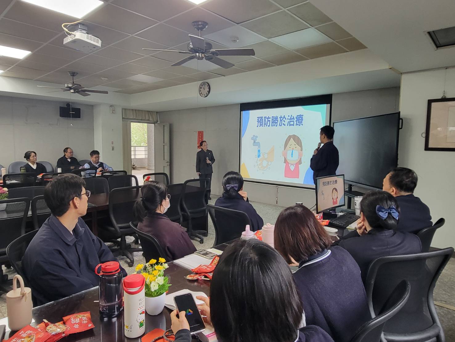 老師們在歡笑與回憶中凝聚向心力，迎接新挑戰