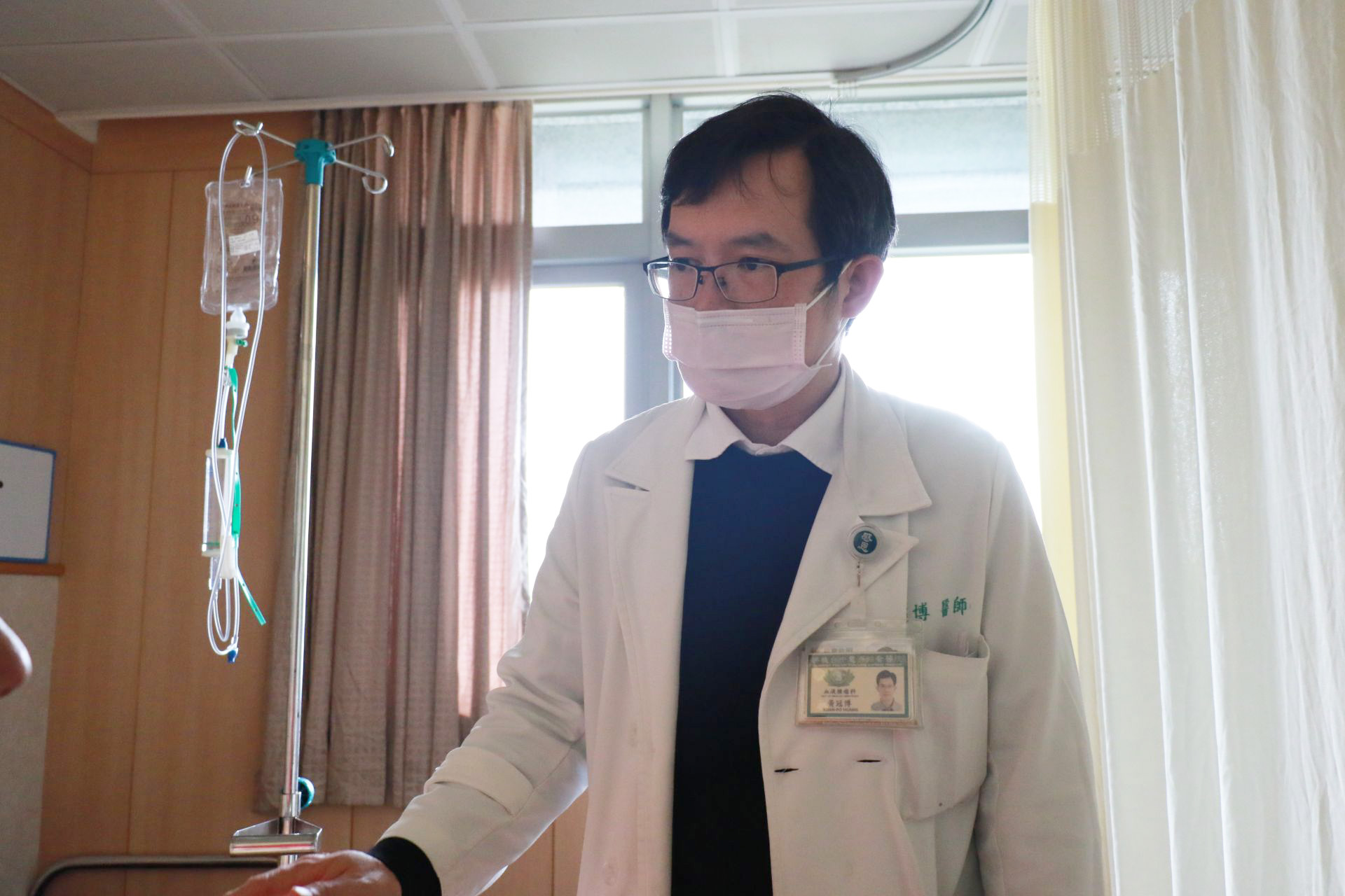 黃冠博醫師提醒惡性腫瘤可能引起骨頭轉移的症狀。