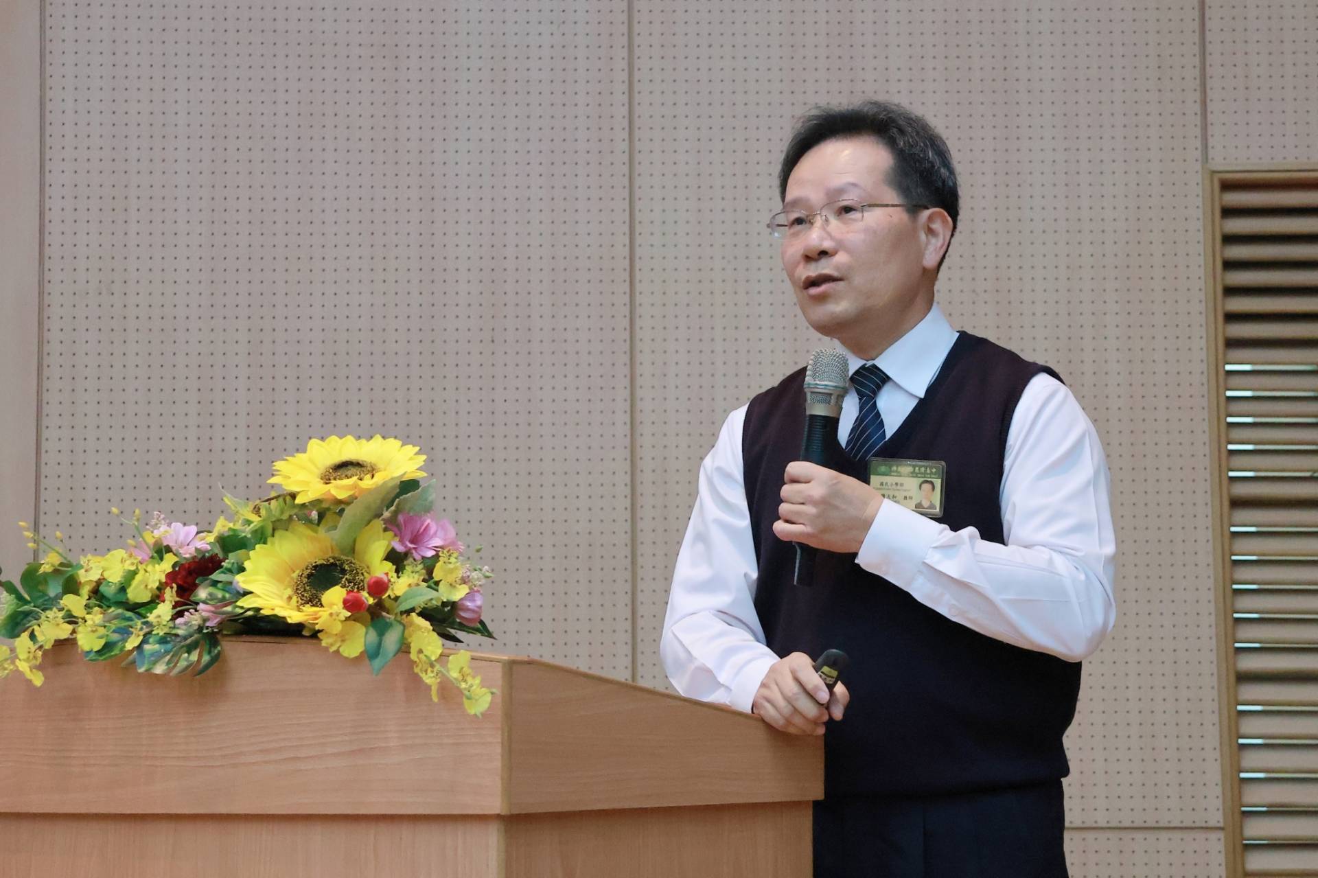 國小部天和主任說明本校辦學理念與方針