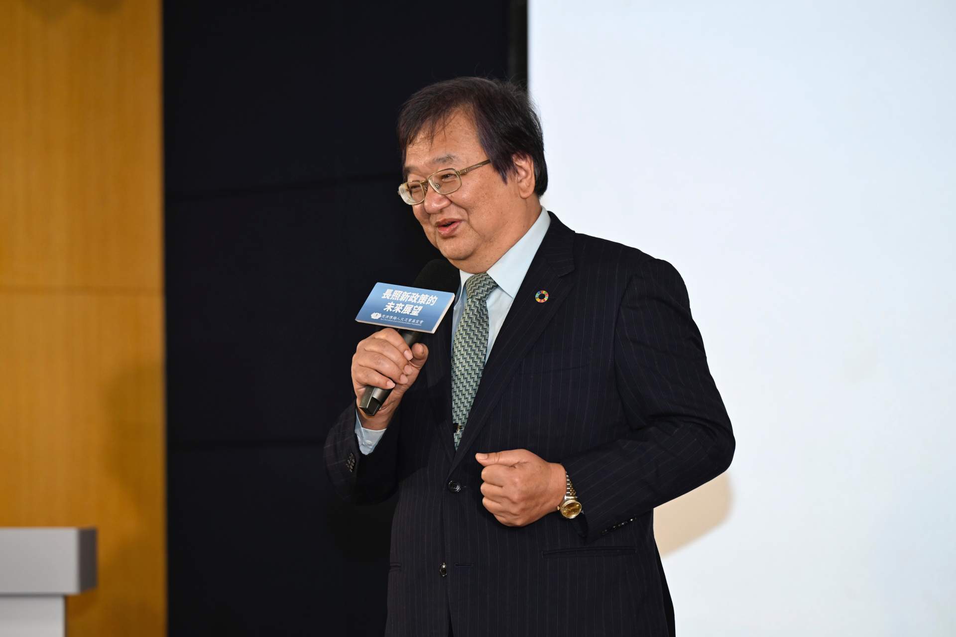 衛生福利部部長邱泰源表示，感謝慈濟長年為台灣的付出，也感謝陳時中部長過去奠定的長照基礎