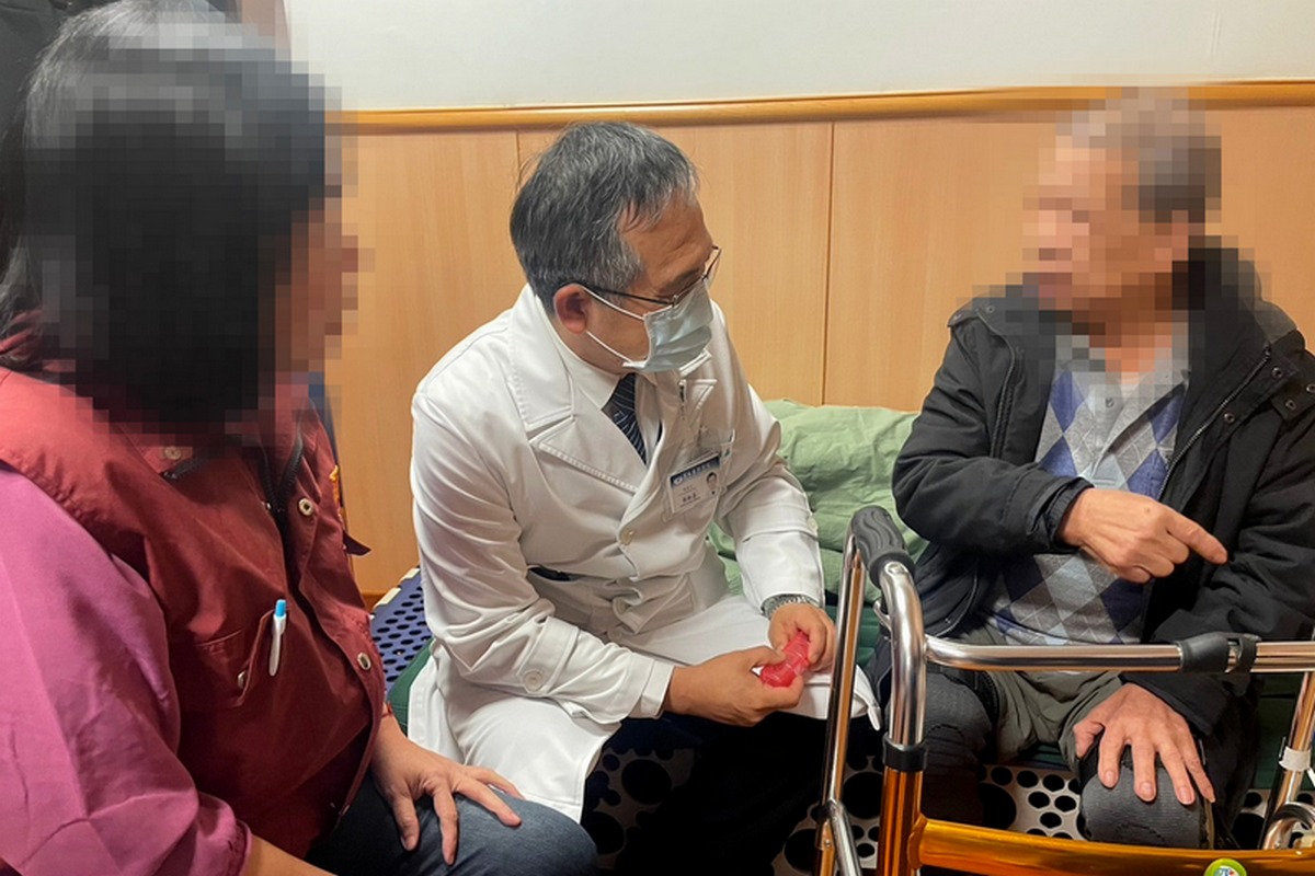 張恒嘉副院長提供醫療諮詢。