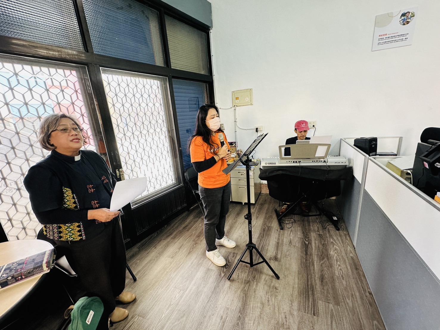 展望會恆春中心新任督導潘雅心在喬遷禮拜中致詞。