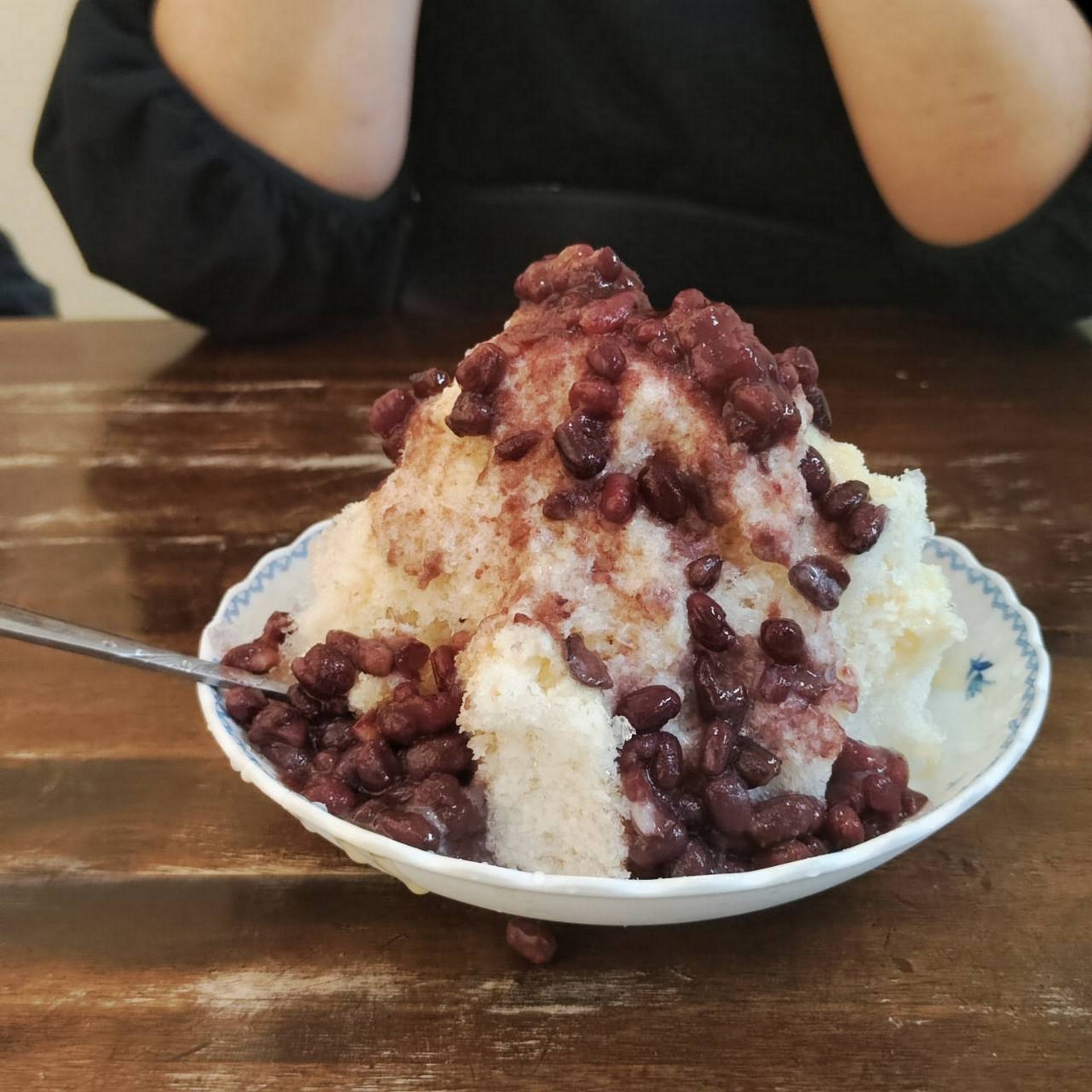 敷貼期間要避免食用冰品冷飲，並留意室內外溫差以及正常生活作息，以免影響功效。