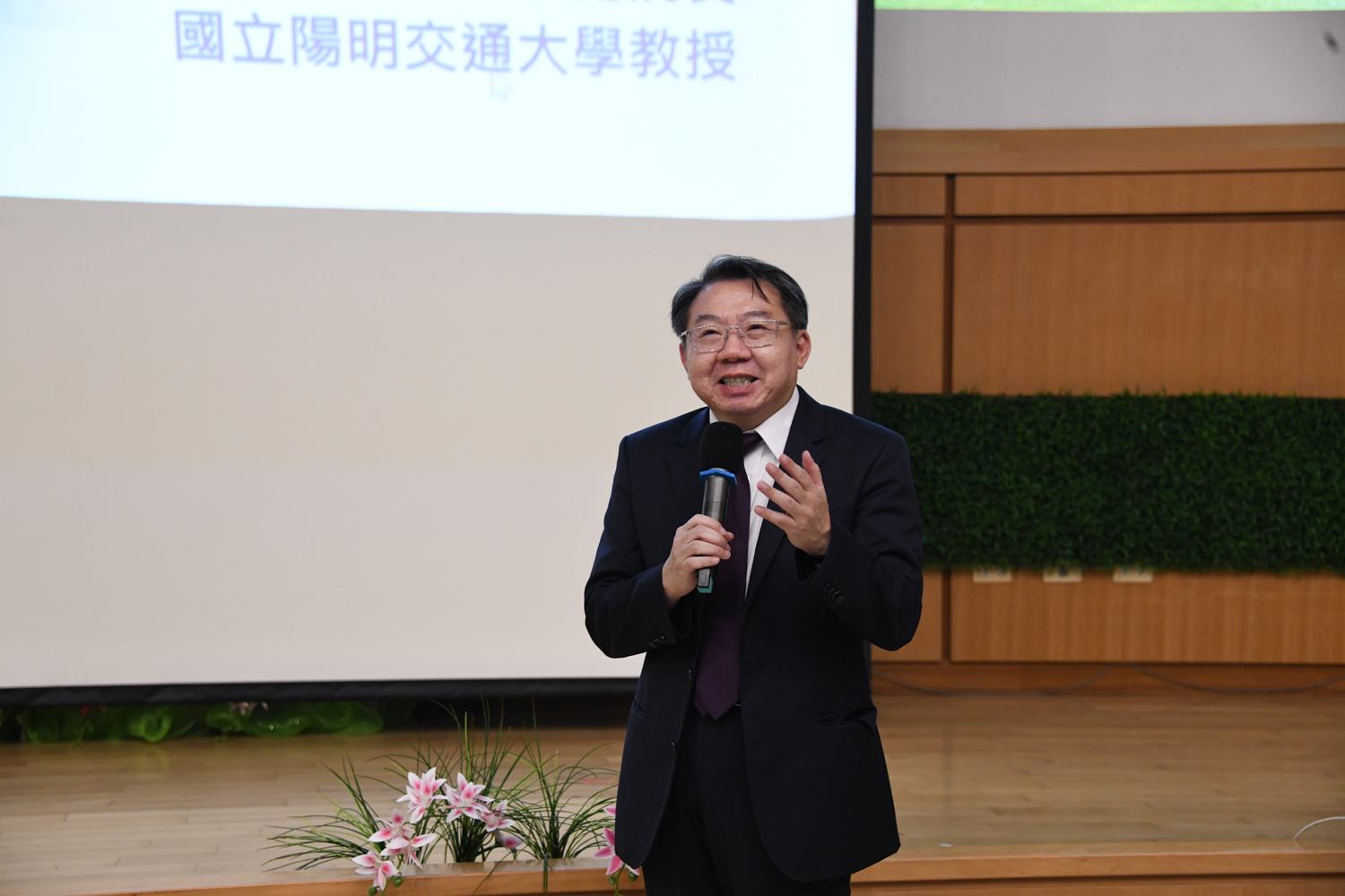 李副院長以臺北榮總在全面推動數位轉型及多項智慧應用豐富經驗為主軸，分享內容精彩豐富，獲得與會同仁熱烈回響。