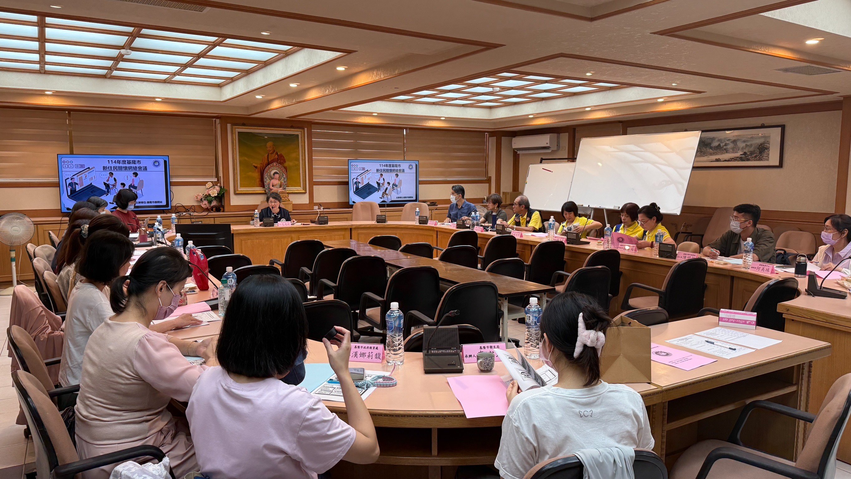 移民署北區事務大隊基隆市服務站毛兆莉站主任主持新住民關懷網絡會議情形。