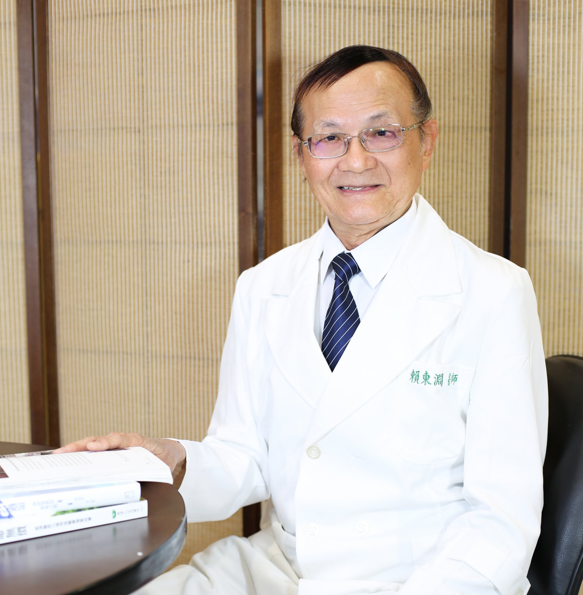 花蓮慈濟醫院中醫腫瘤中心主任賴東淵表示，中醫將根據個人體質，對症調理，改善身體內的環境，也可搭配穴位按摩，如土水穴、花骨四穴，可控制食慾、改善體態，