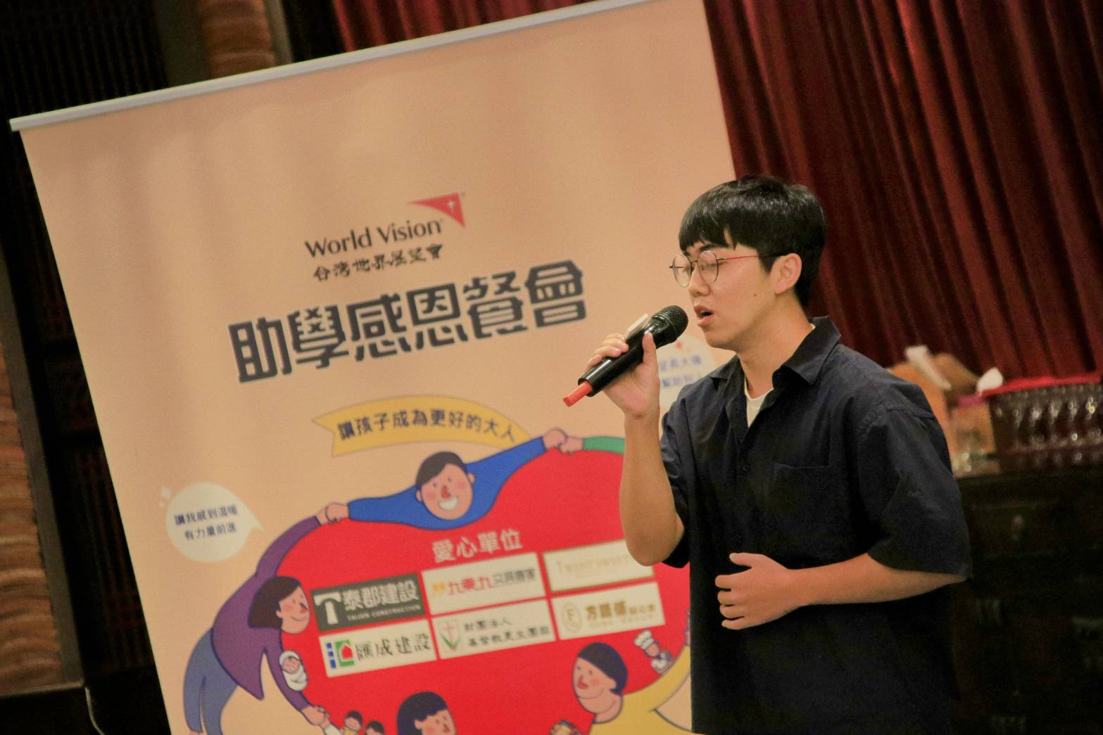 受助學支持的孩子祖安分享自己的學習故事與成長歷程，感謝各界愛心。