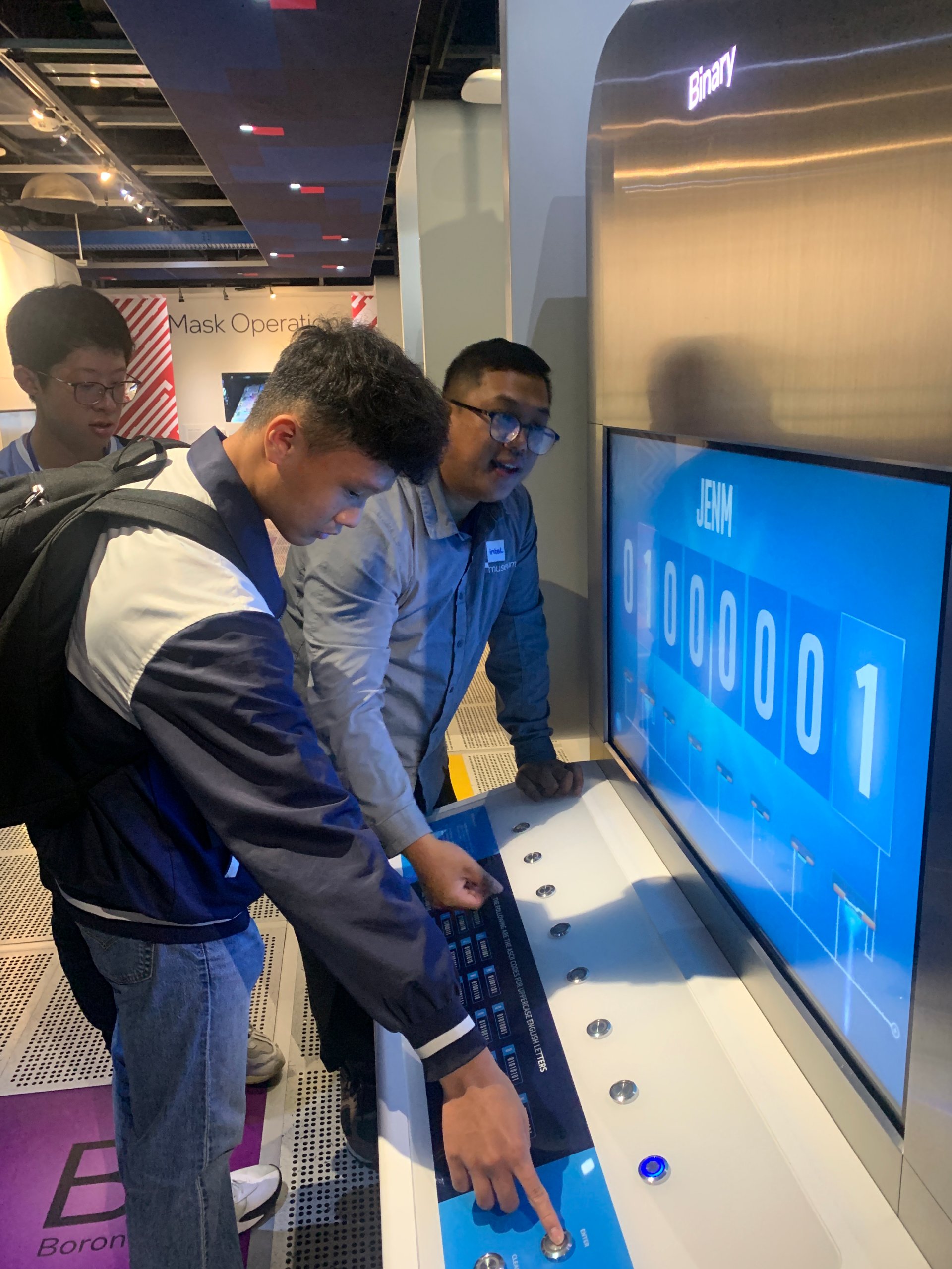 INTEL MUSEUM設有多個互動體驗區，讓同學們在動手操作中，輕鬆學習半導體的基本知識。