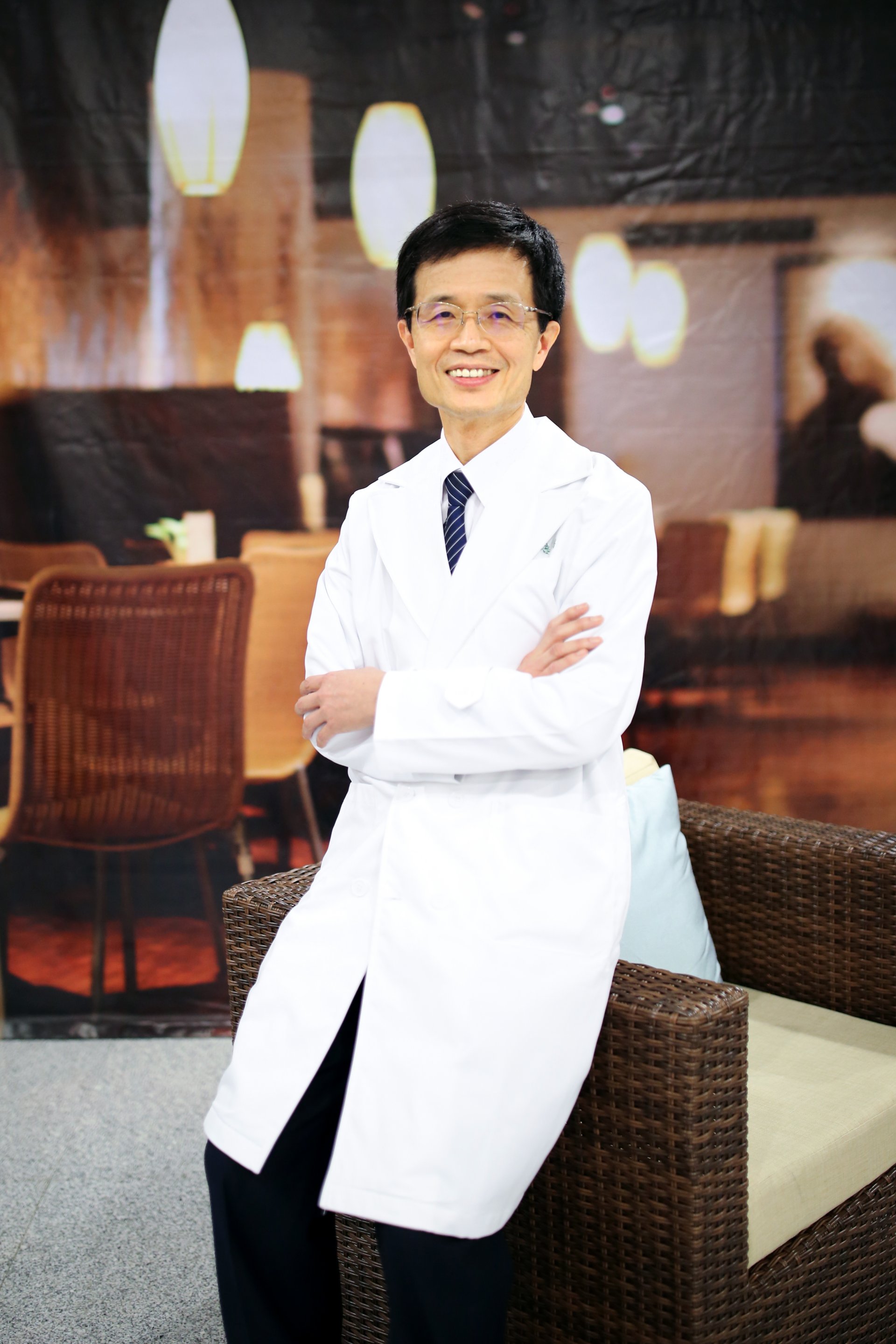 陳培榕副院長秉持以病人為中心的行醫理念，在東部服務逾三十年，挽救無數東部頭頸癌病患及其家庭。