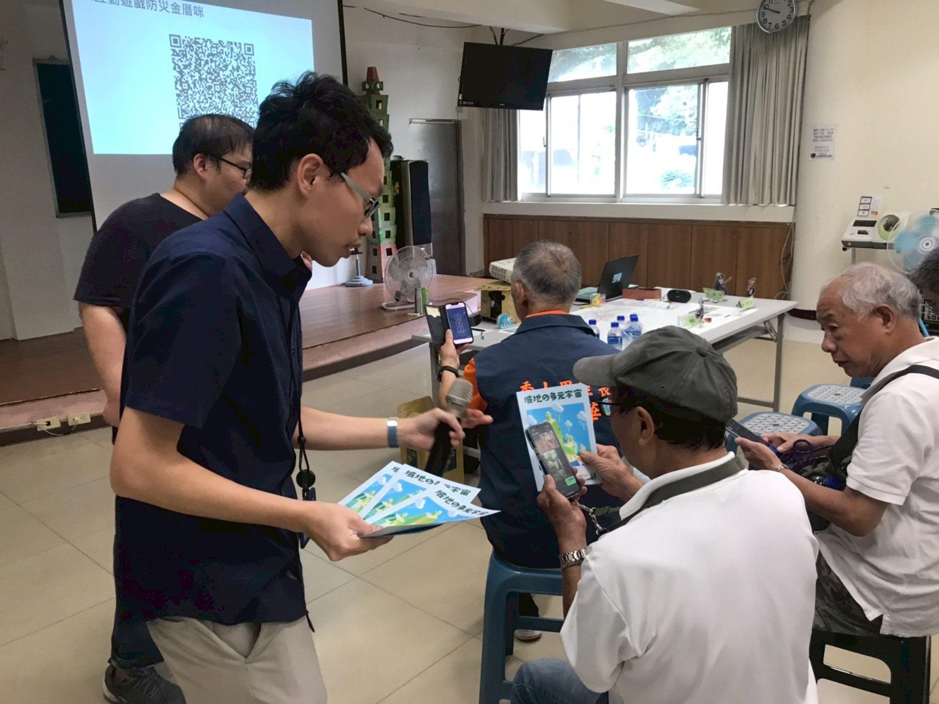 現場向民眾展示土石流AR