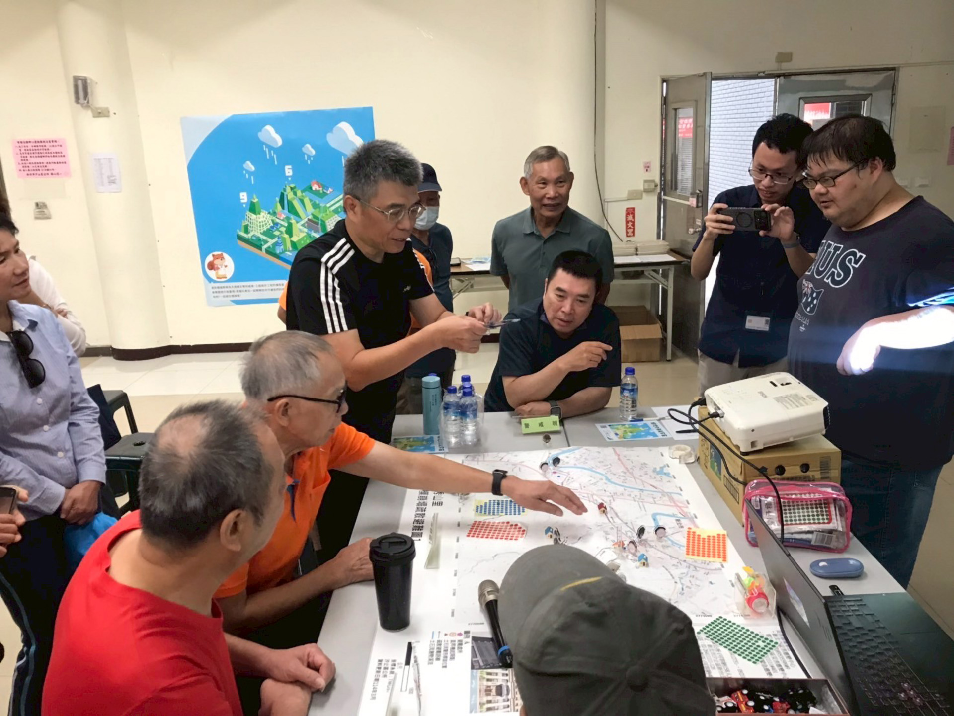 新北市政府農業局於日前在汐止區秀山里秀山市民活動中心辦理土石流自主防災社區兵棋推演