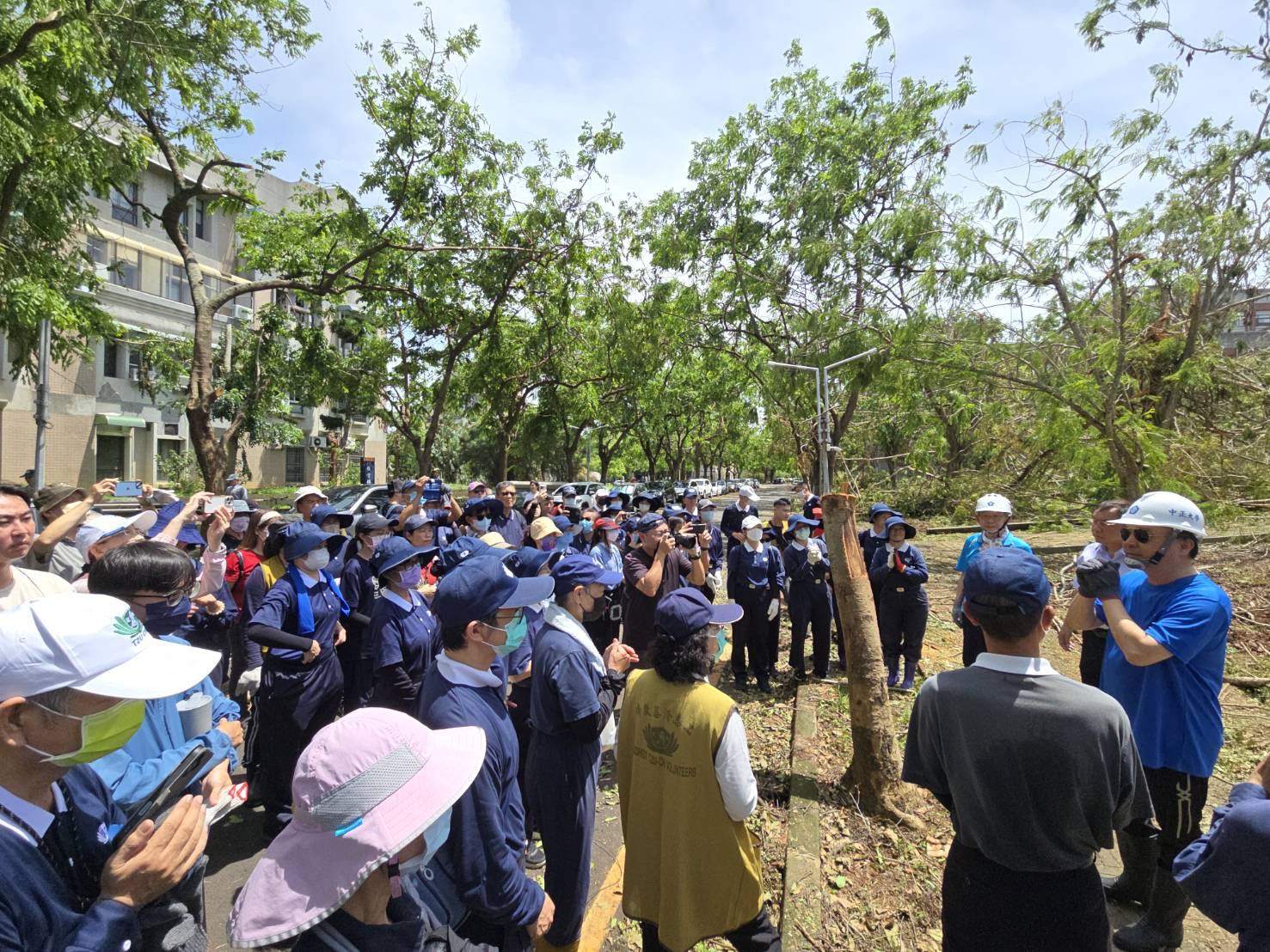 慈濟7月12日動員志工前往嘉義校園協助災後復原，圖為中正大學。(圖為慈濟基金會提供)