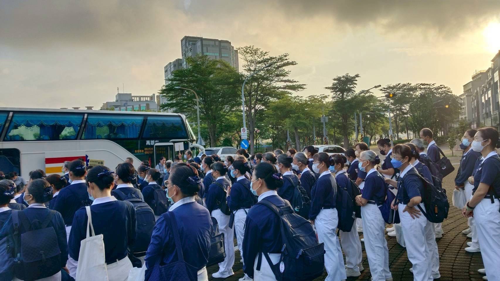 慈濟號召各縣市志工投入嘉南地區災後重建與關懷工作，7月12日前往台南七股區進行安心家訪。(圖為慈濟基金會提供)