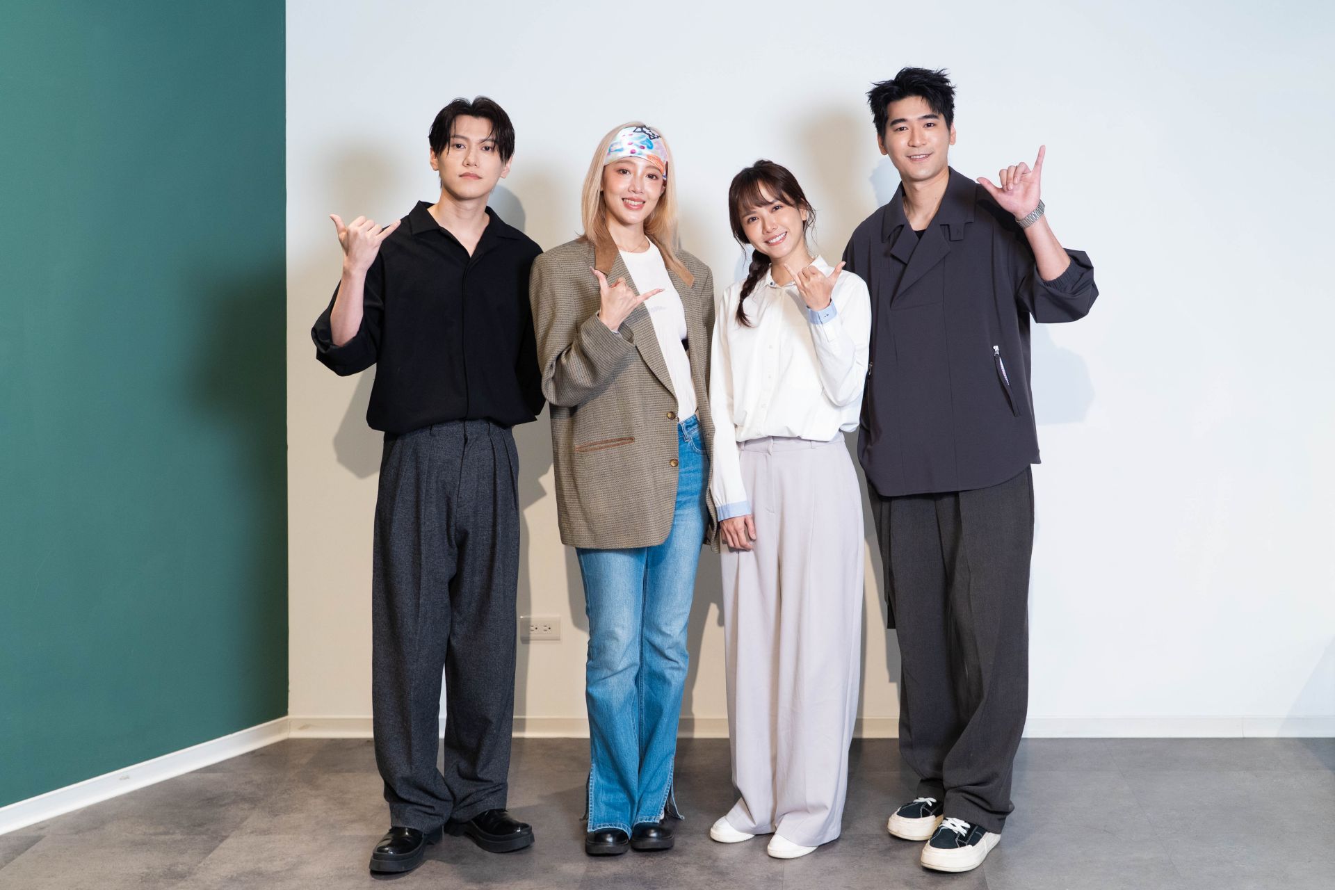 大愛劇《我們六個》左起邱宇辰、黃薇渟、方語昕、涂善存，在劇中飾演兄弟姊妹。