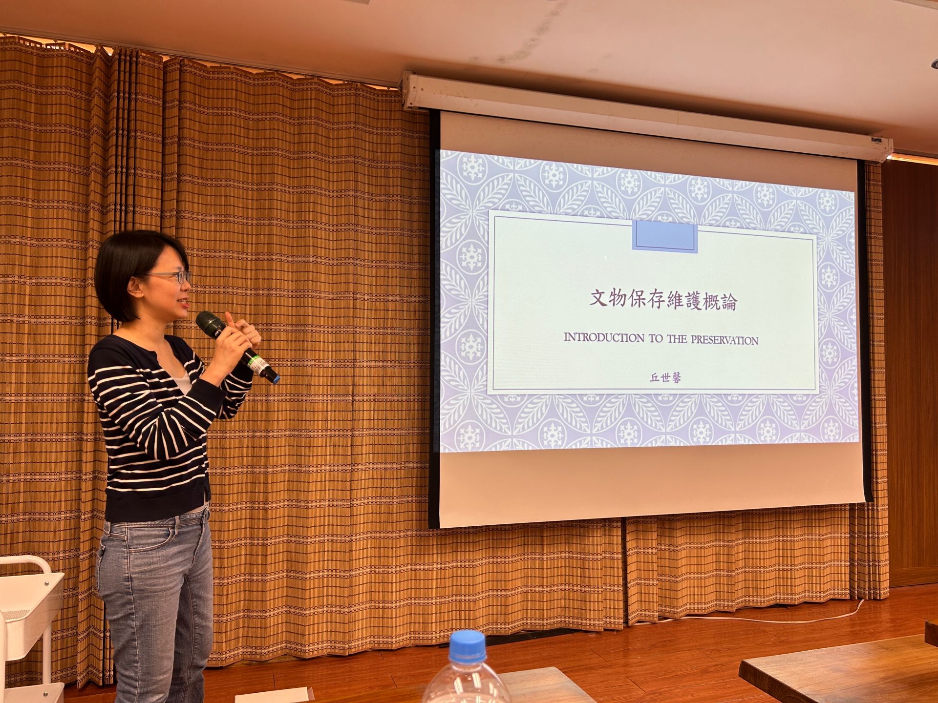 資深文物修復師丘世馨老師，分享多年的實務經驗與文物修復知識