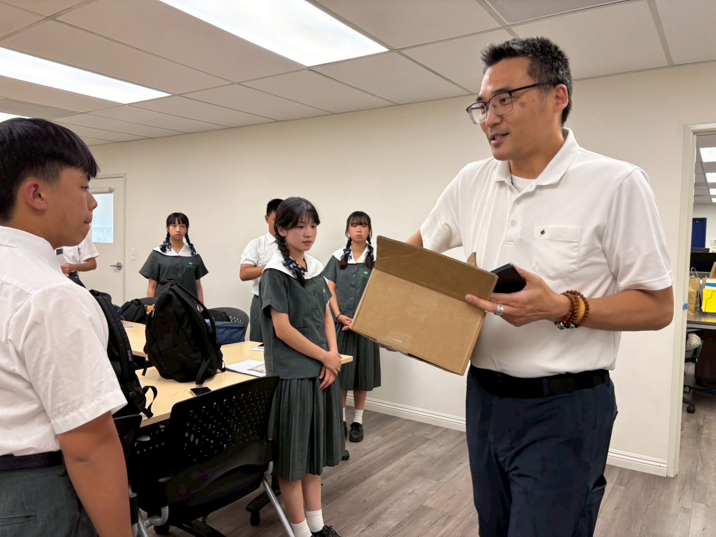 正式倡議前，黃旭睦（Phi）師兄帶領所有倡議同學再次演練，並給予精神鼓勵，為同學們加油打氣。