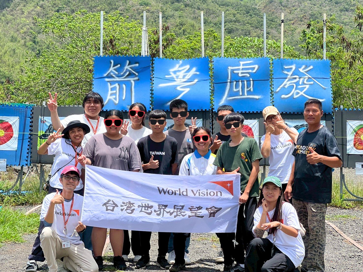 參與方案活動的兒少開心合照