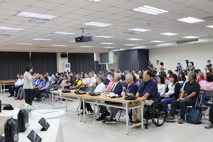 種子教師培訓營在今日開學後，移師土庫越港國小智慧教育中心 ，分5班(每班30人)進行2日教育訓練課程