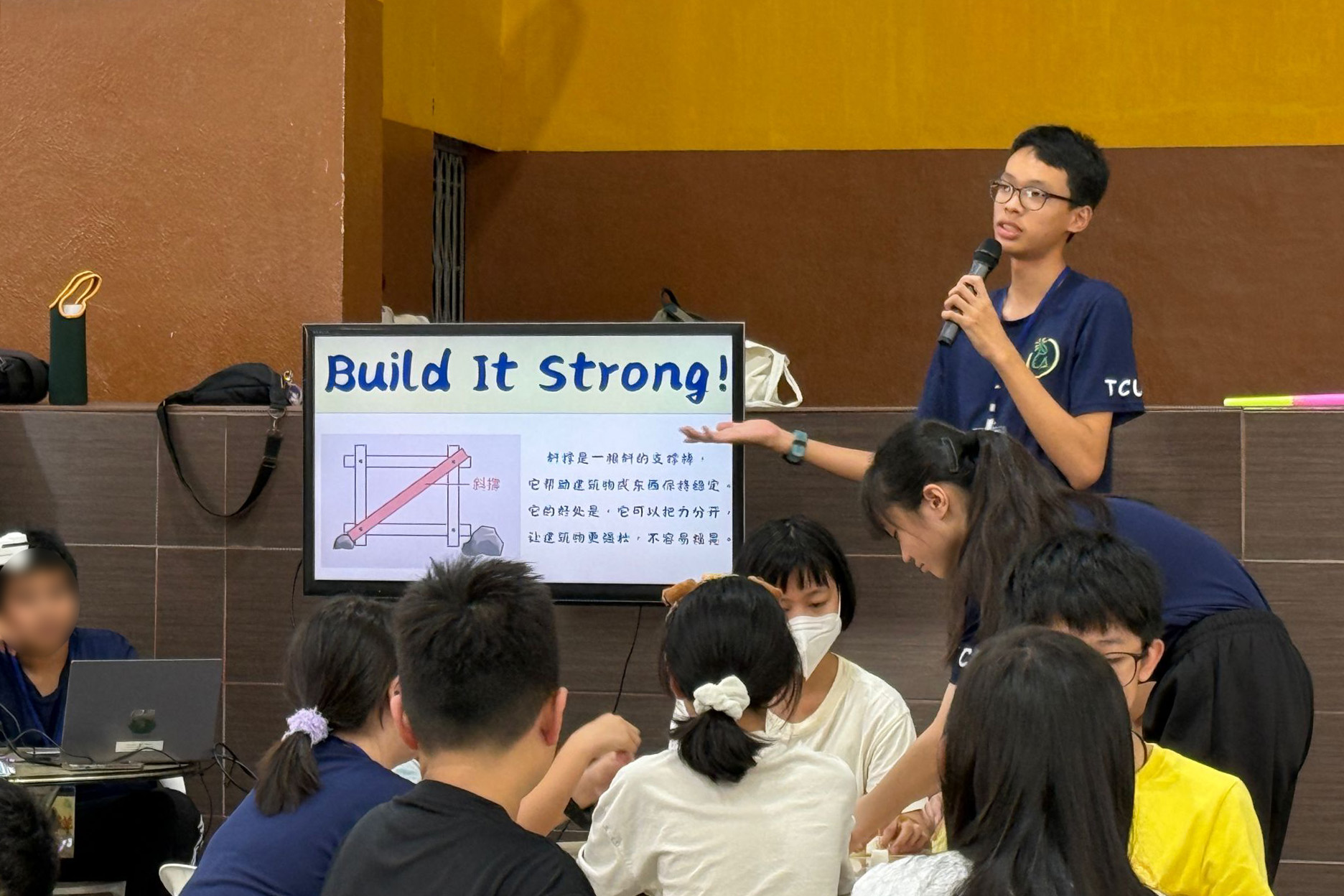 用棉花糖及義大利麵搭建結構穩固的建築